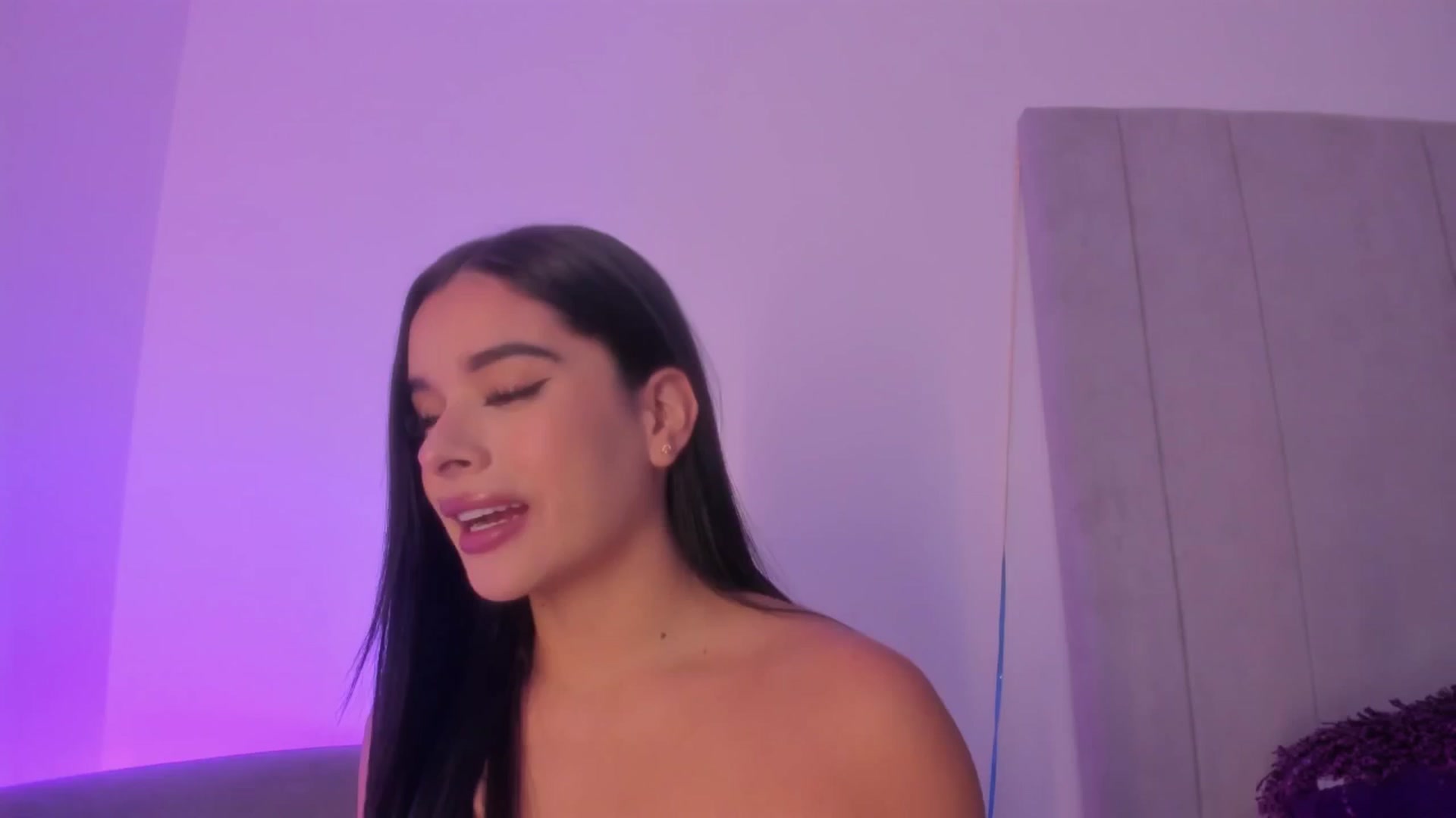 Gallery image thumbnail from Kaylarossi_'s myfreecams stream on, 07/05/2025, 21:07 image 1 of 20