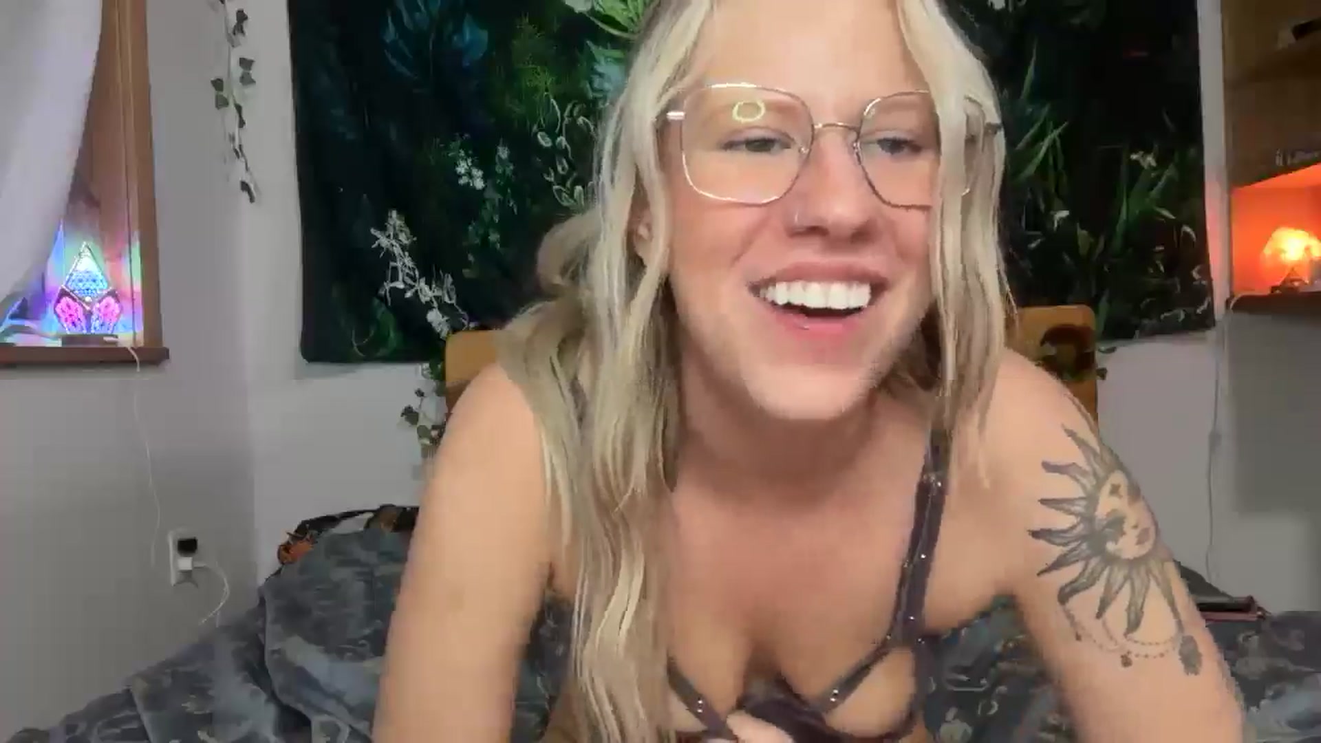 Gallery image thumbnail from KayleighSky's myfreecams stream on, 05/04/2026, 05:48 image 17 of 20