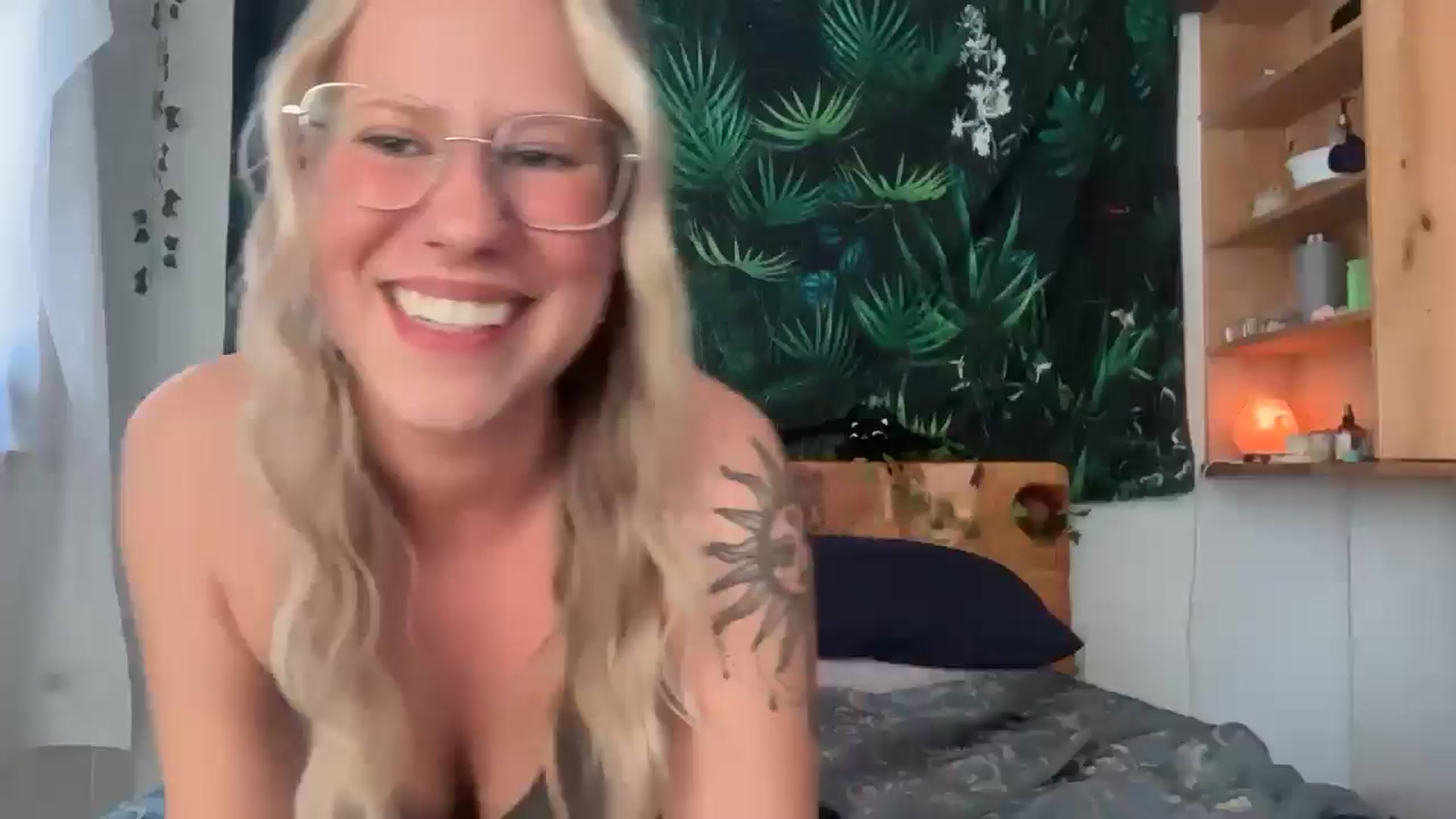 Gallery image thumbnail from KayleighSky's myfreecams stream on, 05/05/2026, 21:17 image 1 of 20