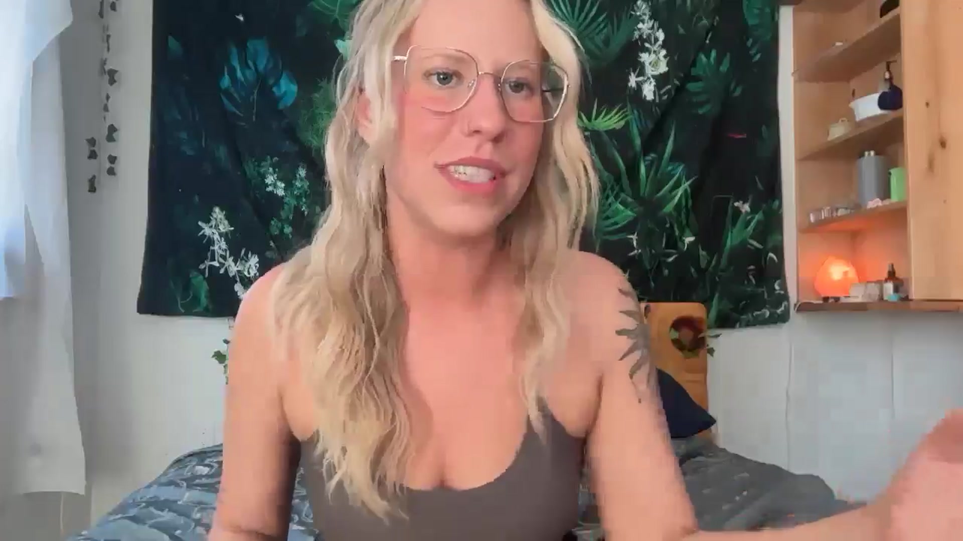 Gallery image thumbnail from KayleighSky's myfreecams stream on, 05/05/2026, 21:17 image 15 of 20