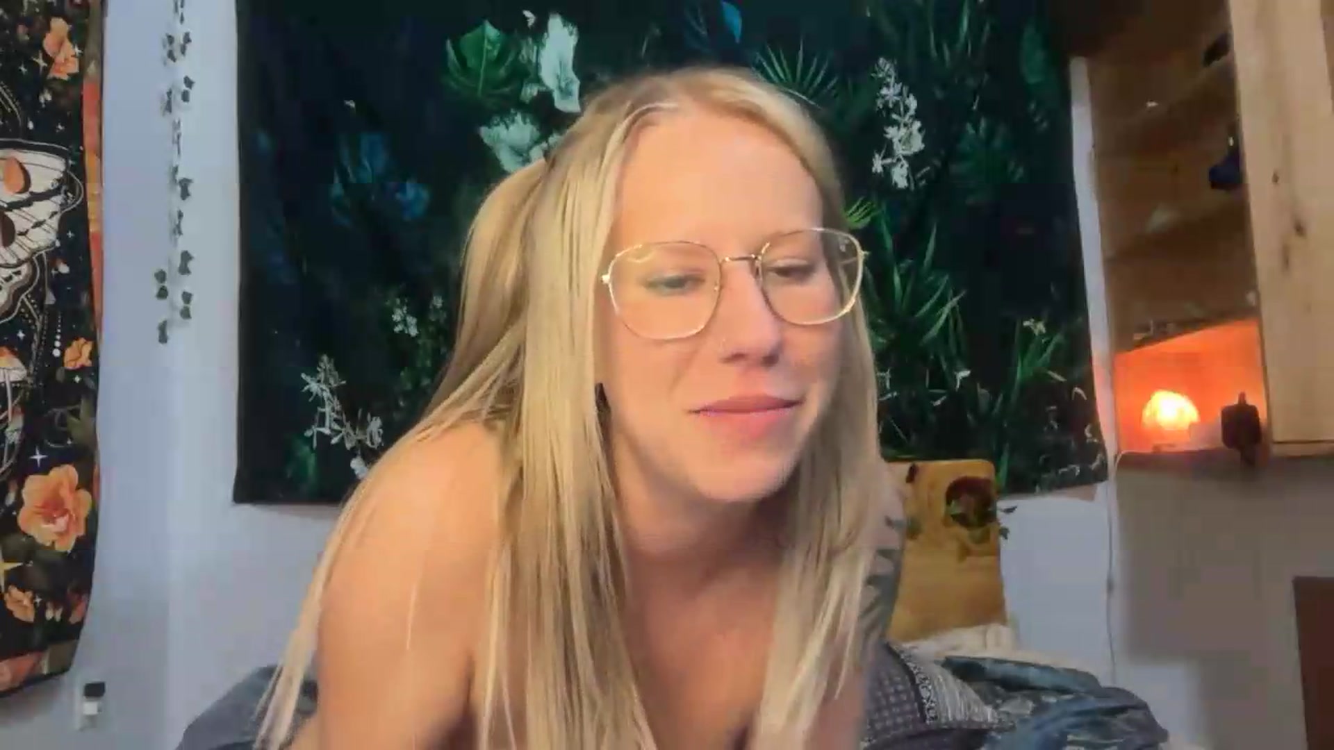 Gallery image thumbnail from KayleighSky's myfreecams stream on, 05/13/2026, 06:13 image 12 of 20