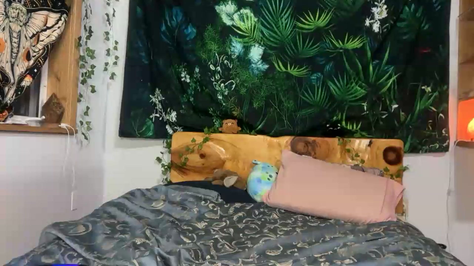 Gallery image thumbnail from KayleighSky's myfreecams stream on, 05/19/2026, 01:44 image 16 of 20