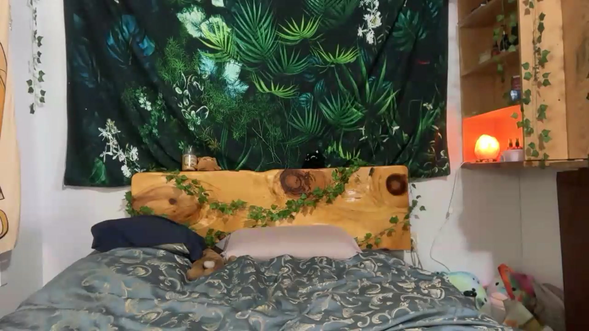 Gallery image thumbnail from KayleighSky's myfreecams stream on, 07/07/2026, 04:00 image 15 of 20