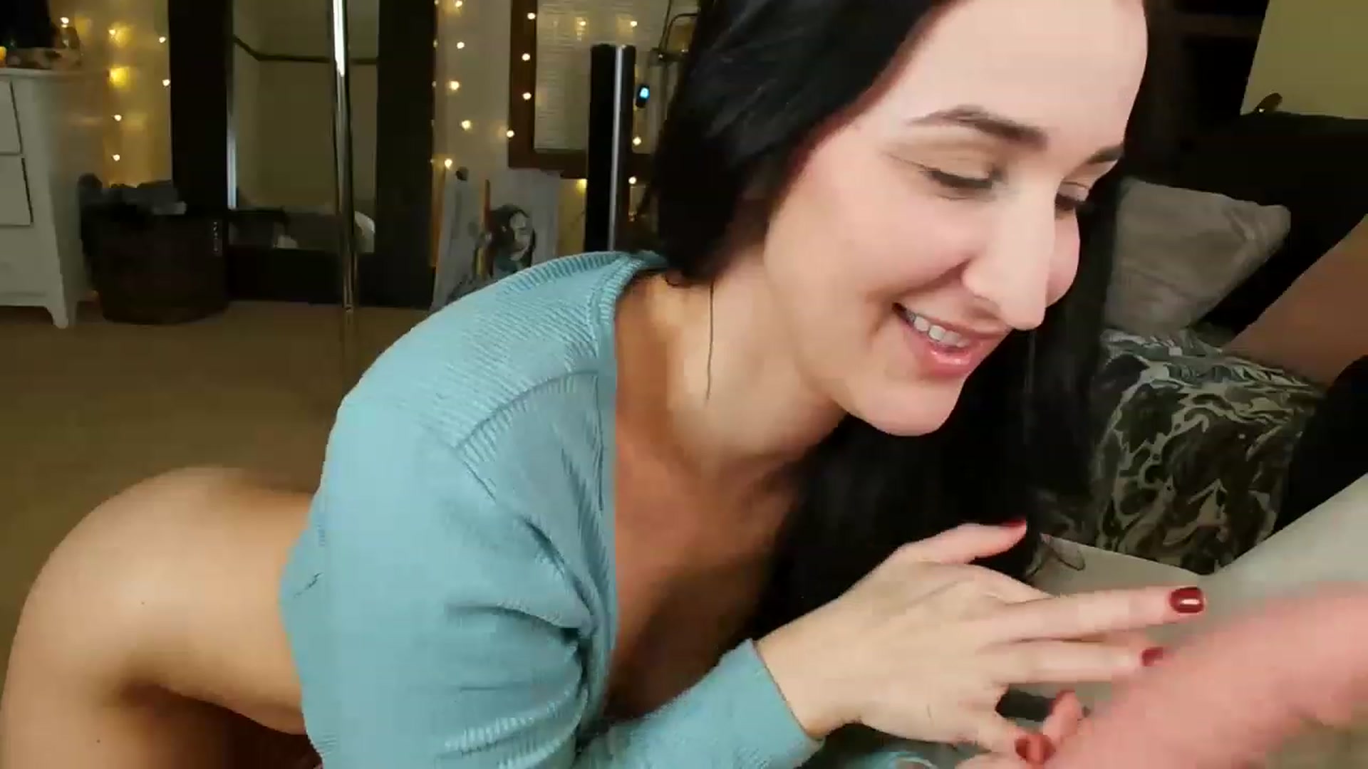 Gallery image thumbnail from KaylenPeach's myfreecams stream on, 11/16/2022, 08:05 image 9 of 20