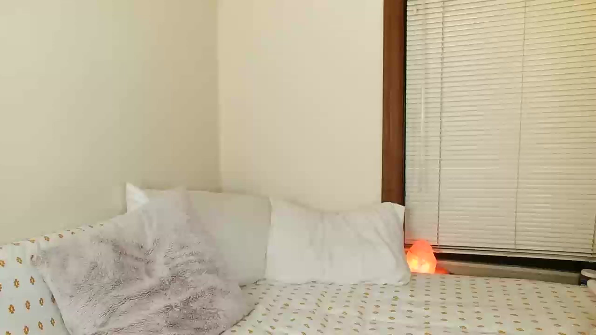 Gallery image thumbnail from KaylenPeach's myfreecams stream on, 12/13/2022, 04:05 image 17 of 20