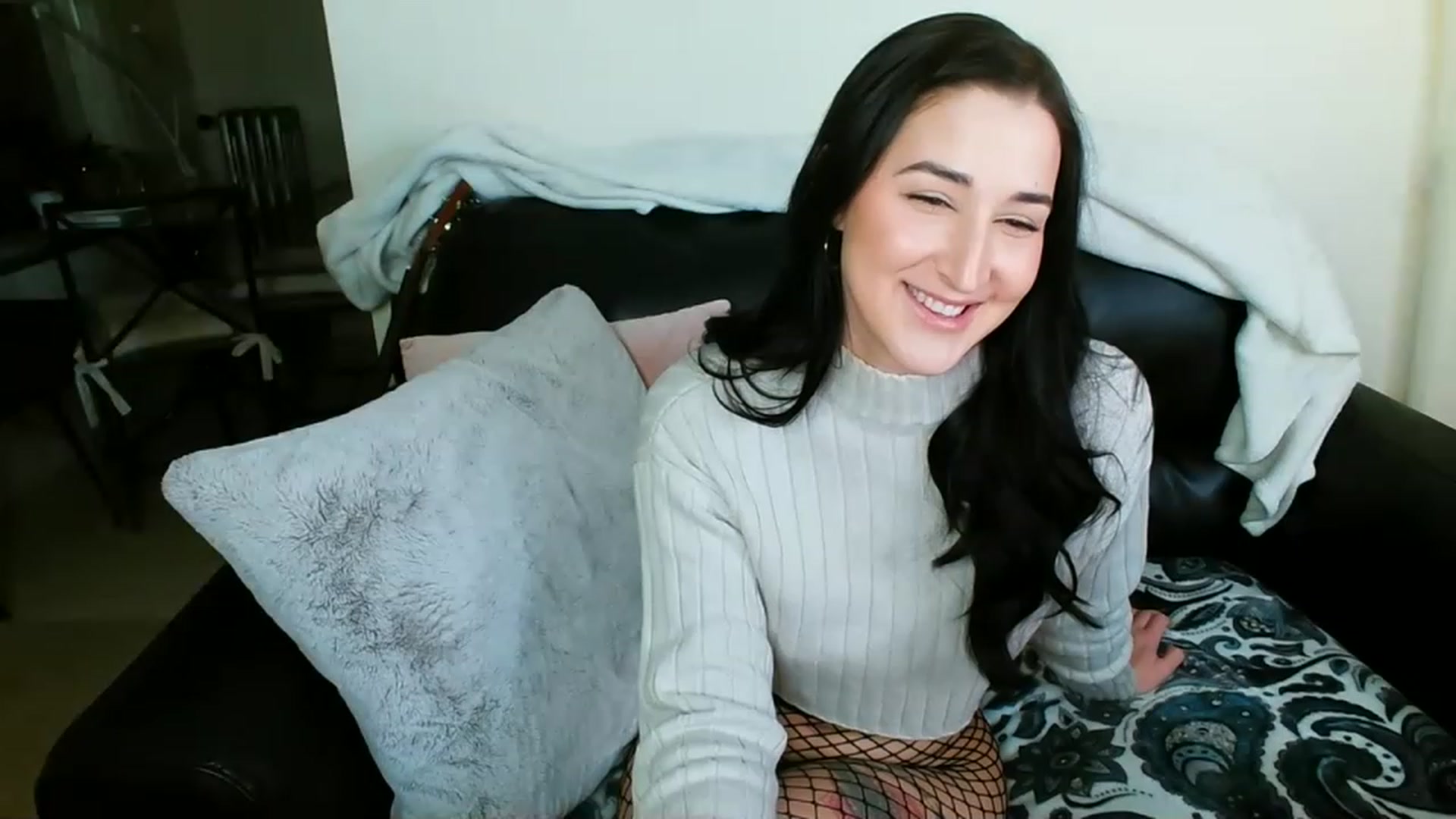 Gallery image thumbnail from KaylenPeach's myfreecams stream on, 12/20/2022, 04:10 image 1 of 20