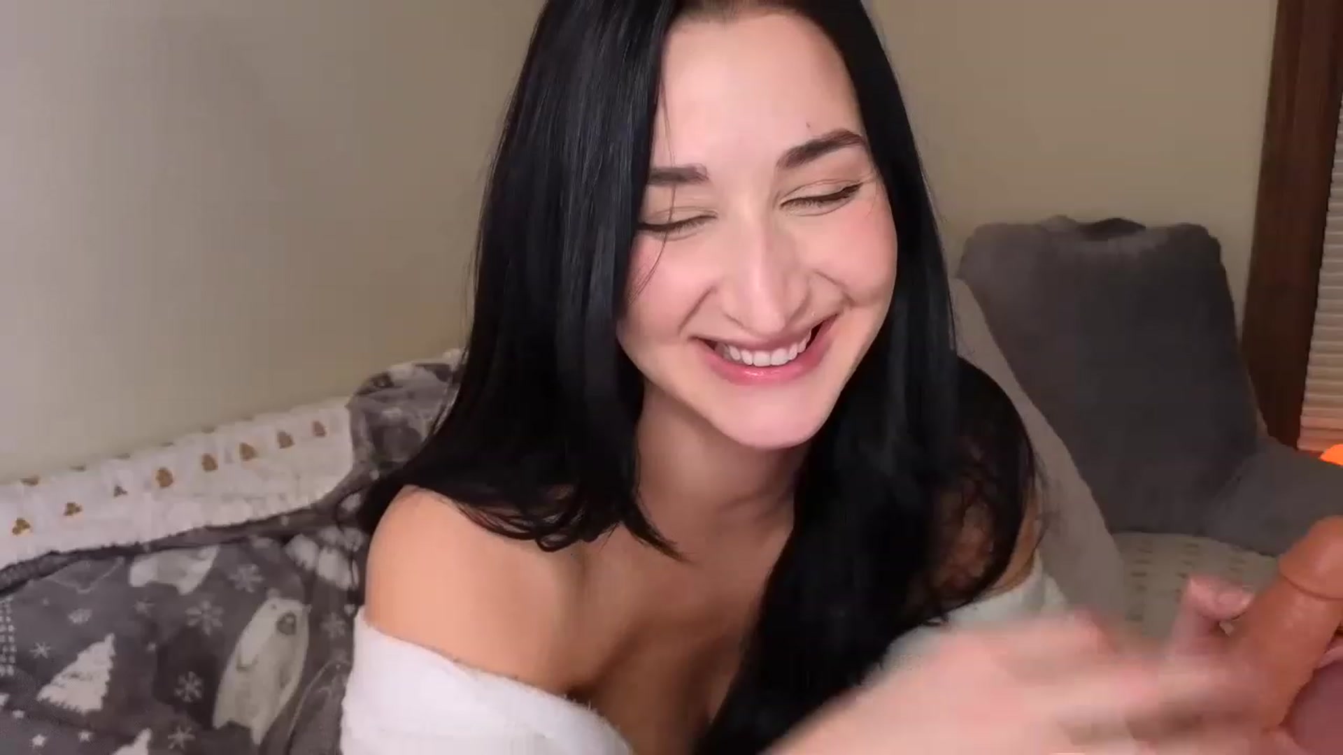 Gallery image thumbnail from KaylenPeach's myfreecams stream on, 12/30/2022, 04:15 image 19 of 20