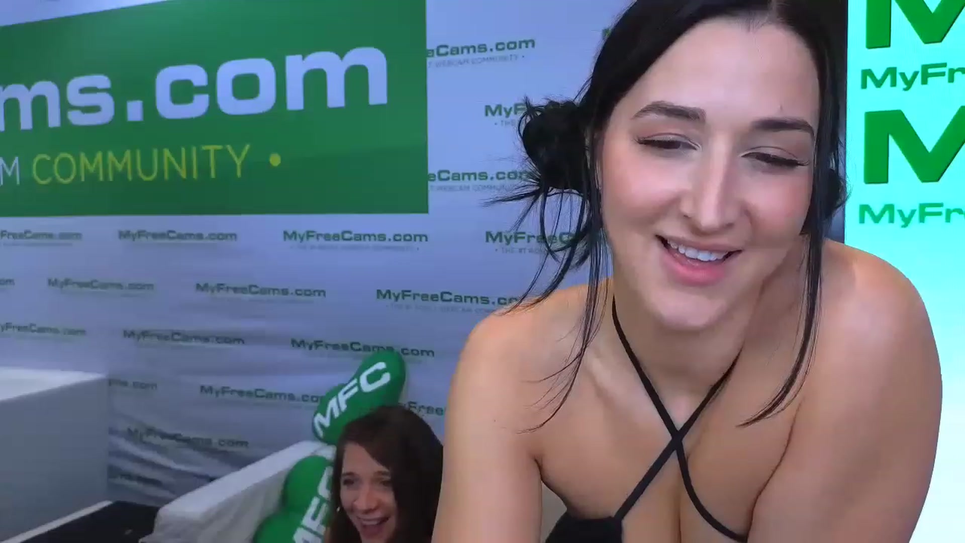 Gallery image thumbnail from KaylenPeach's myfreecams stream on, 01/07/2023, 01:53 image 6 of 20