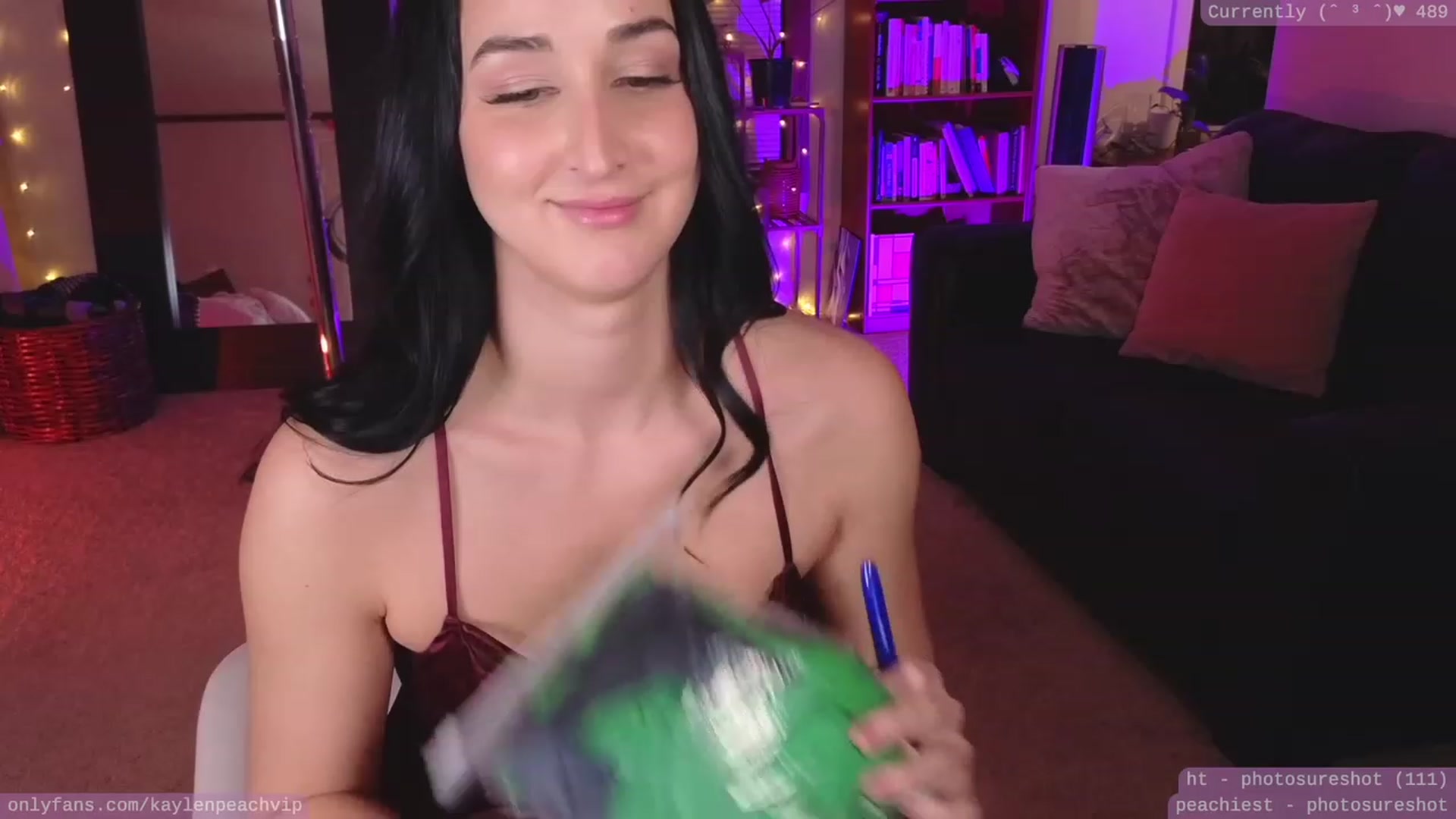 Gallery image thumbnail from KaylenPeach's myfreecams stream on, 01/26/2023, 04:53 image 4 of 20