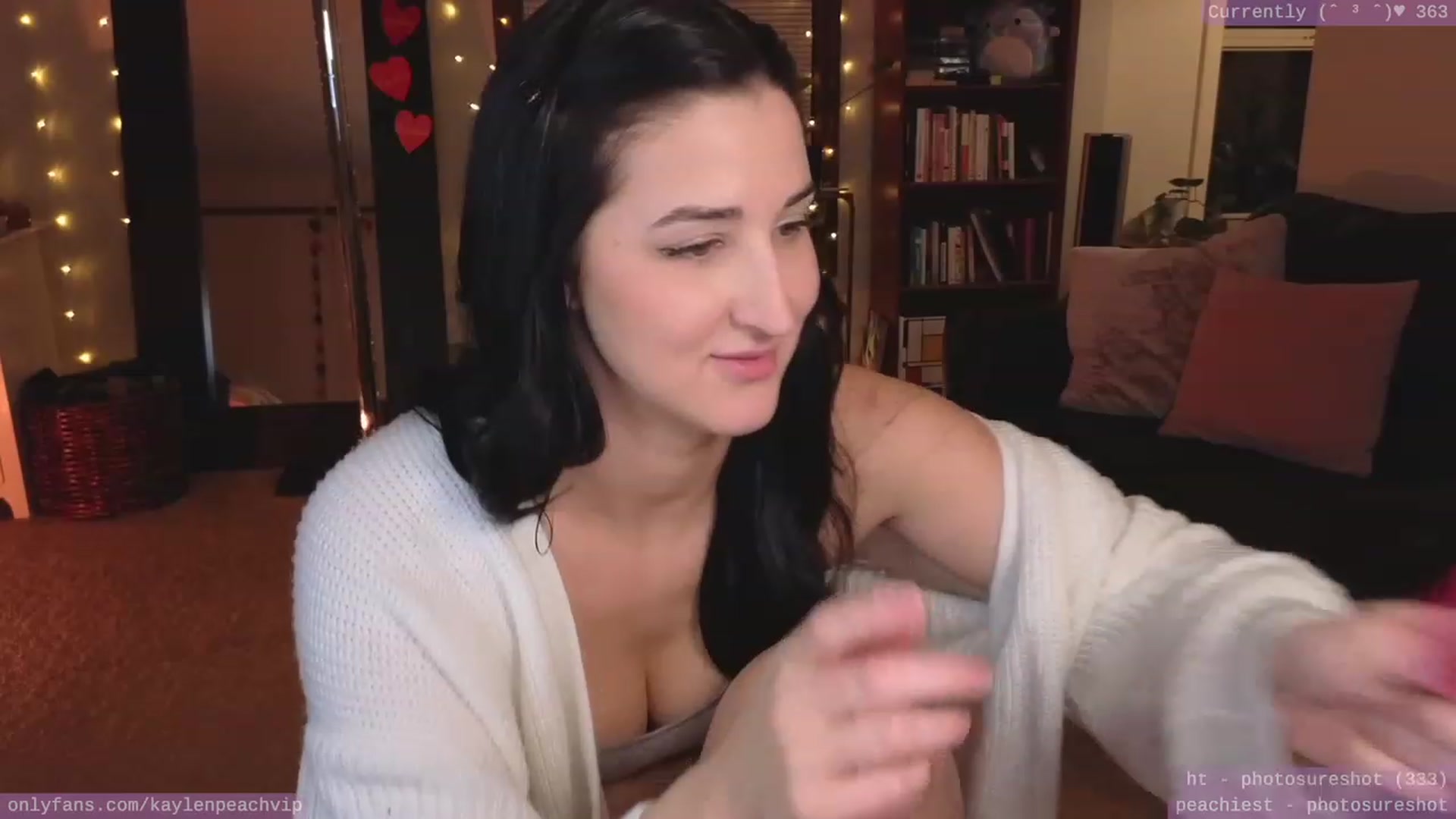 Gallery image thumbnail from KaylenPeach's myfreecams stream on, 01/27/2023, 04:14 image 15 of 20
