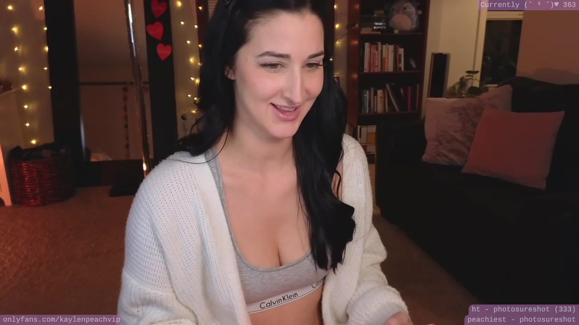 Gallery image thumbnail from KaylenPeach's myfreecams stream on, 01/27/2023, 04:14 image 14 of 20