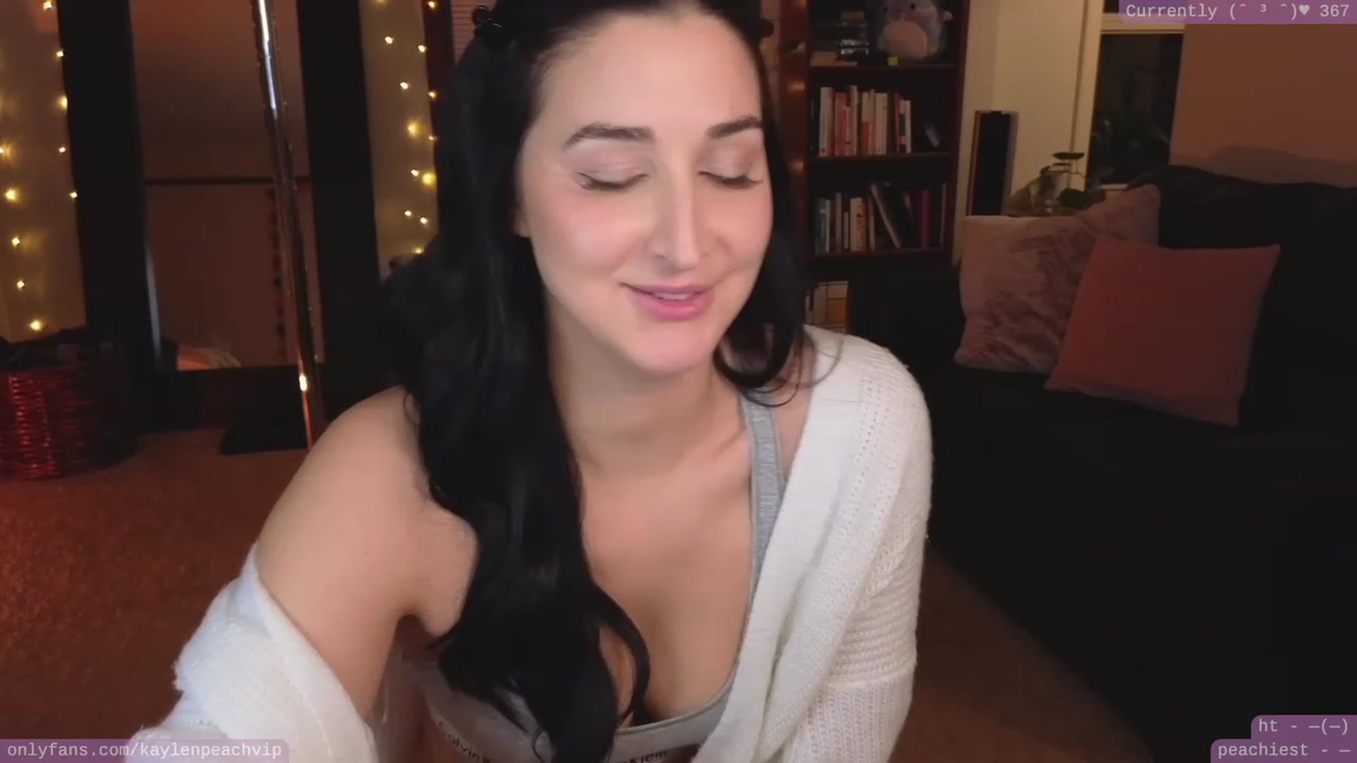 Gallery image thumbnail from KaylenPeach's myfreecams stream on, 01/27/2023, 04:14 image 3 of 20