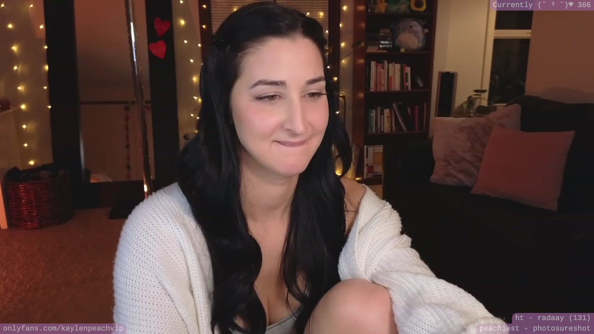 Gallery image thumbnail from KaylenPeach's myfreecams stream on, 01/27/2023, 04:14 image 9 of 20
