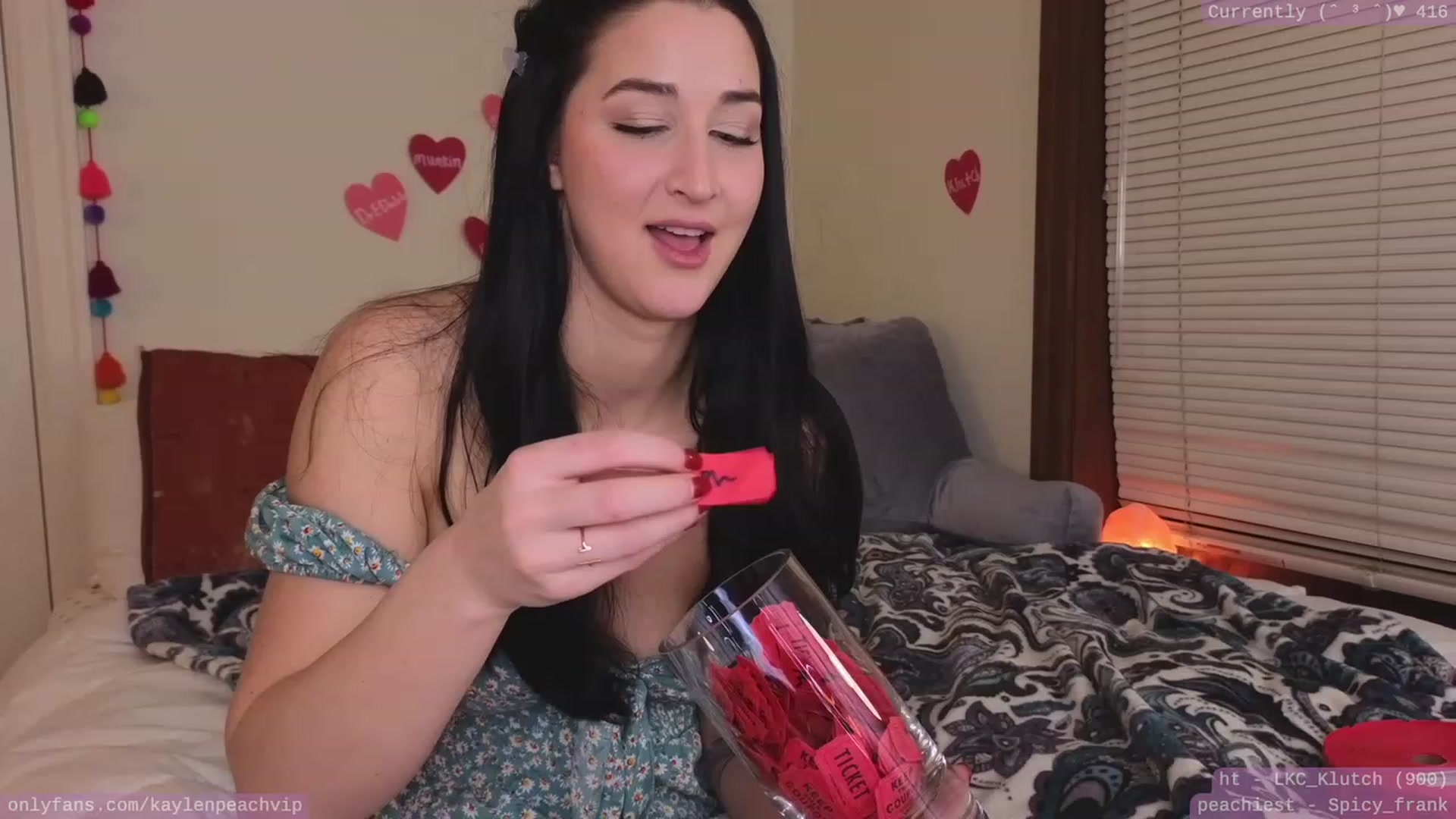Gallery image thumbnail from KaylenPeach's myfreecams stream on, 02/01/2023, 05:20 image 6 of 20