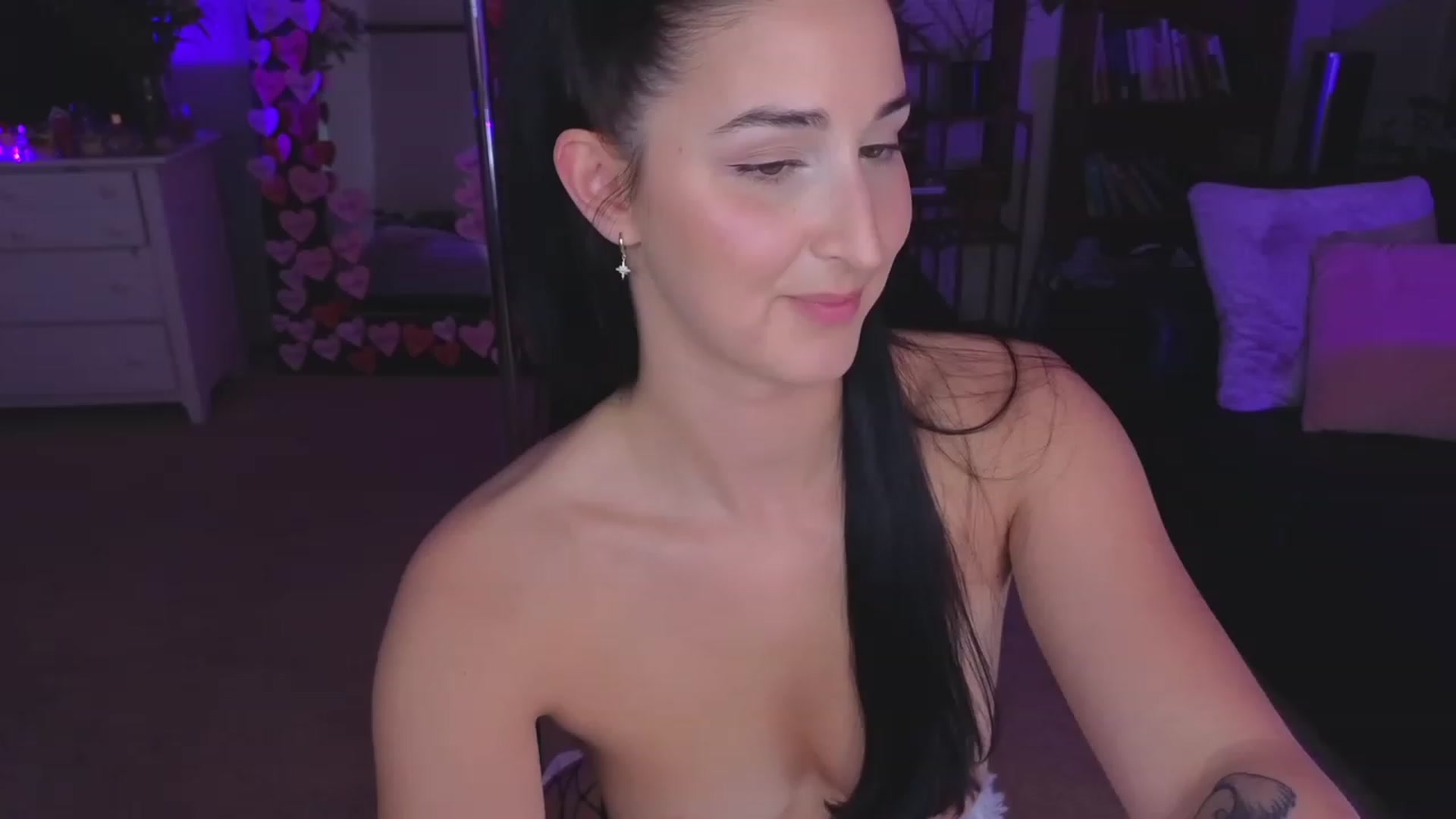 Gallery image thumbnail from KaylenPeach's myfreecams stream on, 03/08/2023, 04:27 image 11 of 20