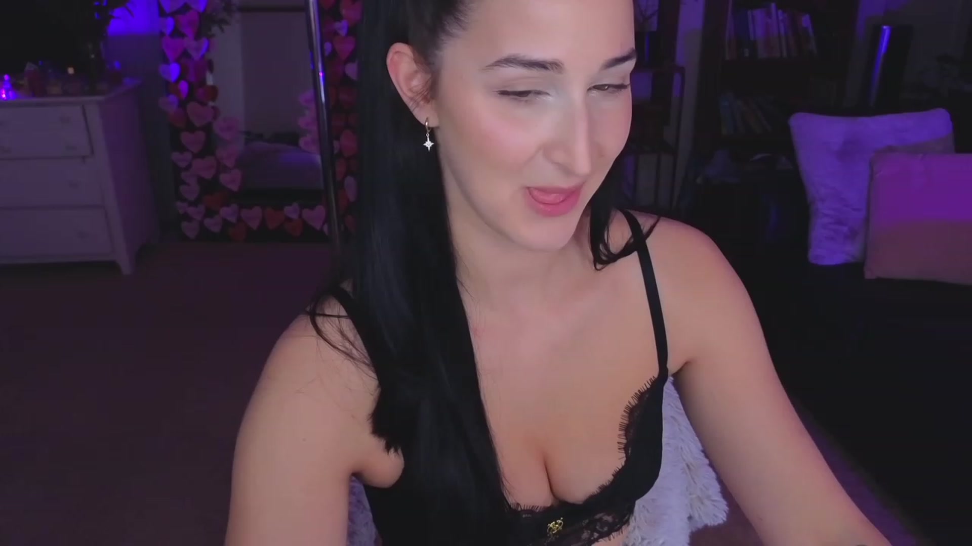 Gallery image thumbnail from KaylenPeach's myfreecams stream on, 03/08/2023, 04:27 image 1 of 20
