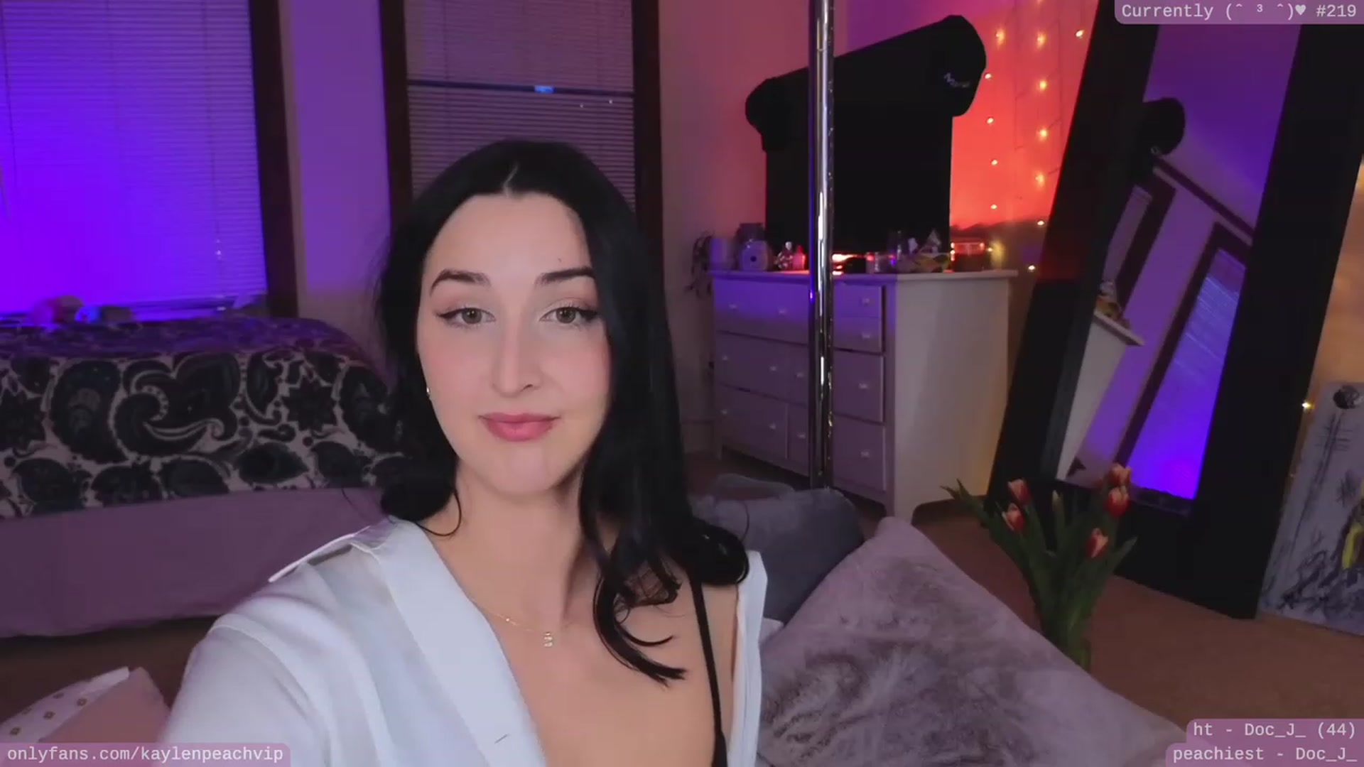 Gallery image thumbnail from KaylenPeach's myfreecams stream on, 03/28/2023, 03:38 image 11 of 20