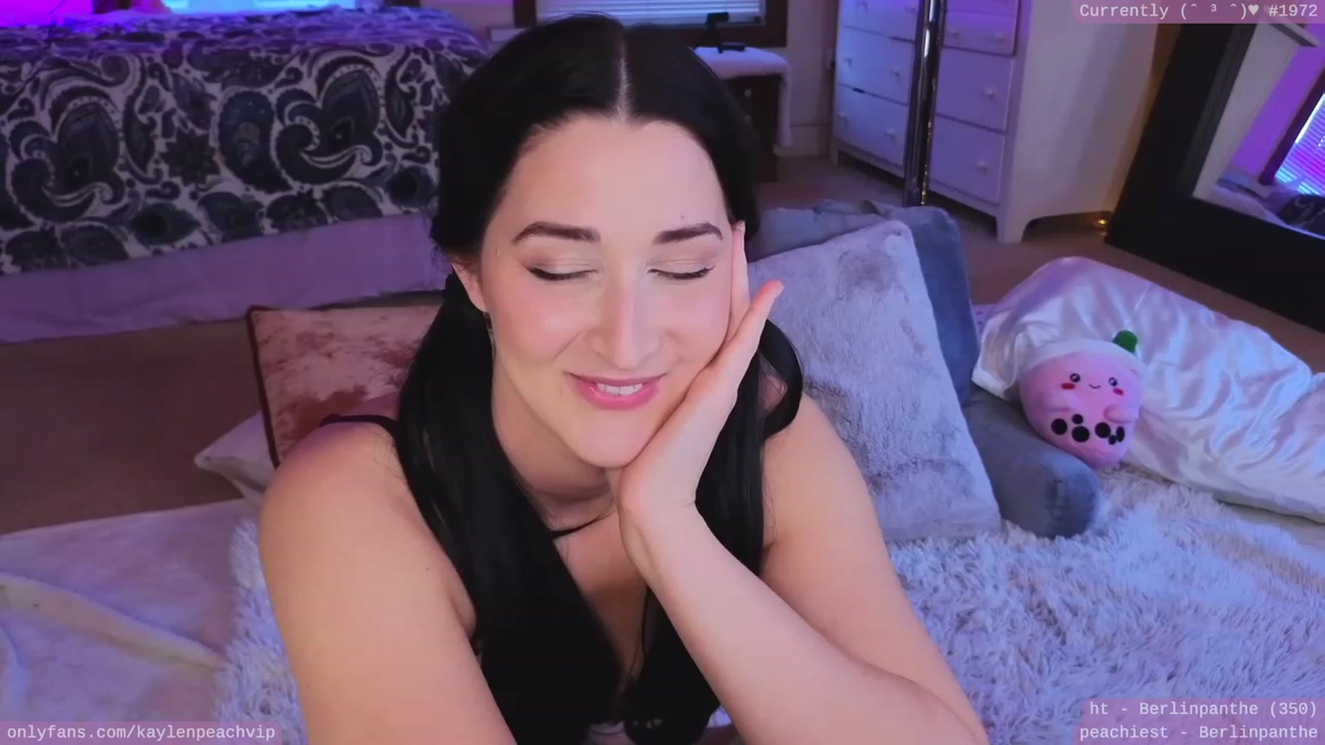 Gallery image thumbnail from KaylenPeach's myfreecams stream on, 04/12/2023, 03:22 image 5 of 20
