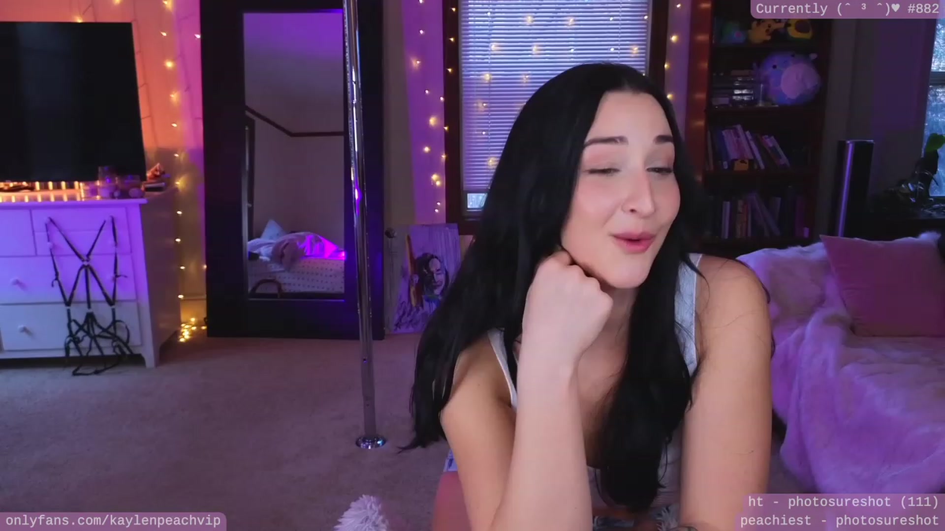 Gallery image thumbnail from KaylenPeach's myfreecams stream on, 04/25/2023, 01:54 image 18 of 20