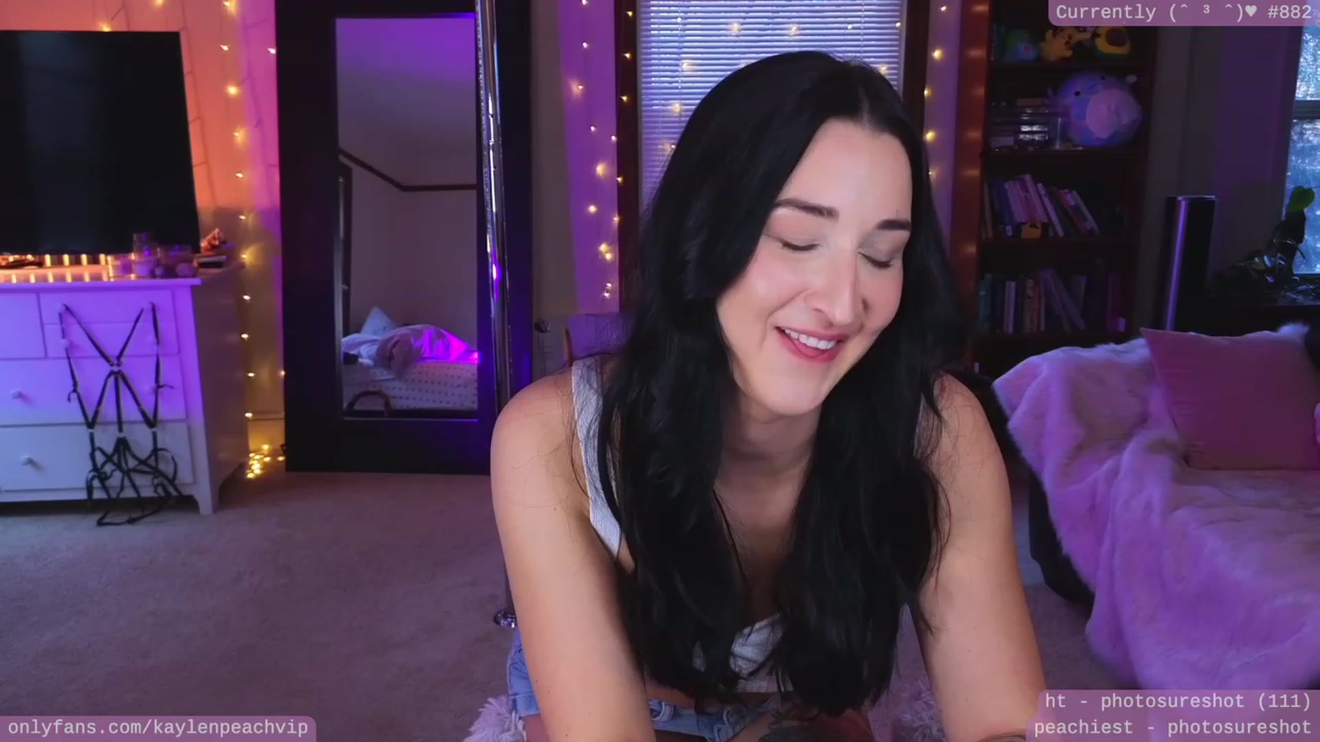 Gallery image thumbnail from KaylenPeach's myfreecams stream on, 04/25/2023, 01:54 image 13 of 20