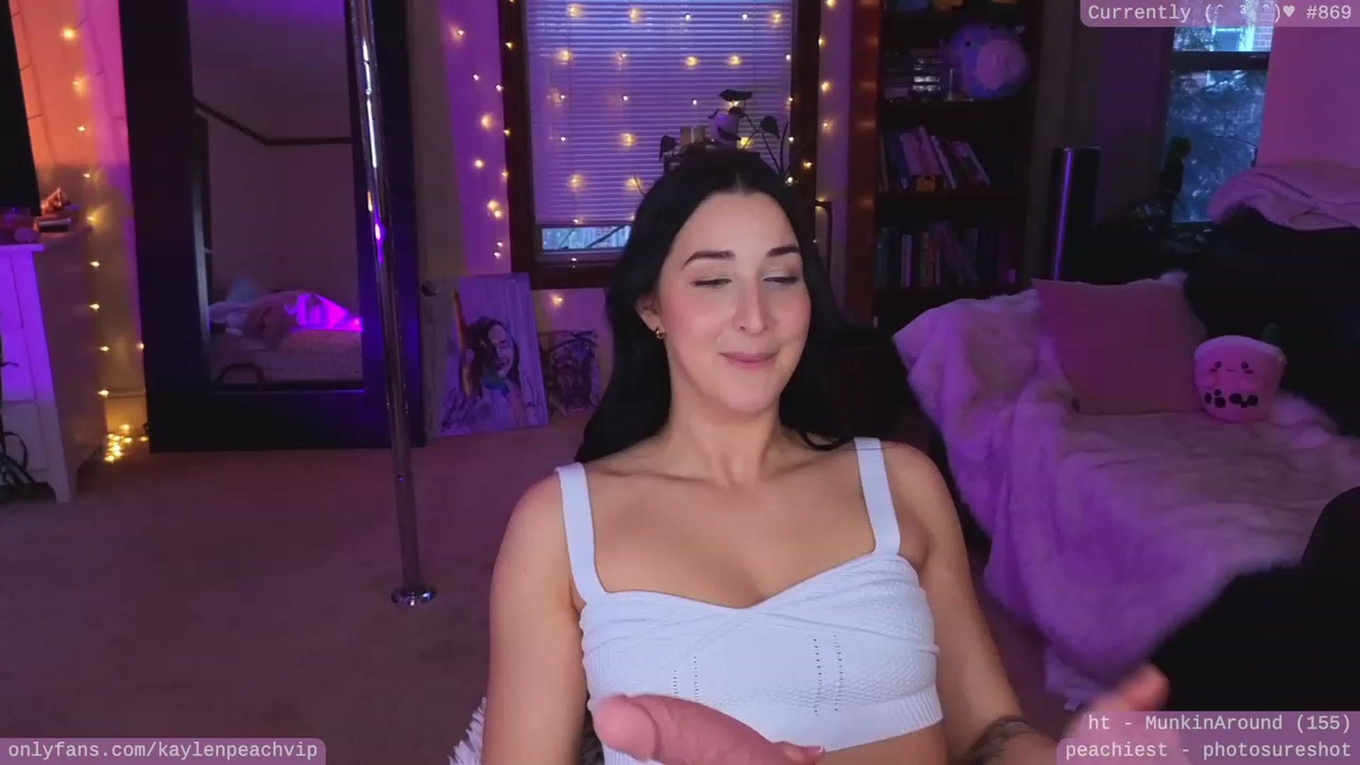 Gallery image thumbnail from KaylenPeach's myfreecams stream on, 04/25/2023, 03:34 image 8 of 20