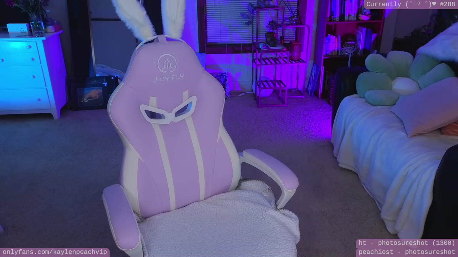Gallery image thumbnail from KaylenPeach's myfreecams stream on, 05/25/2023, 04:58 image 6 of 20