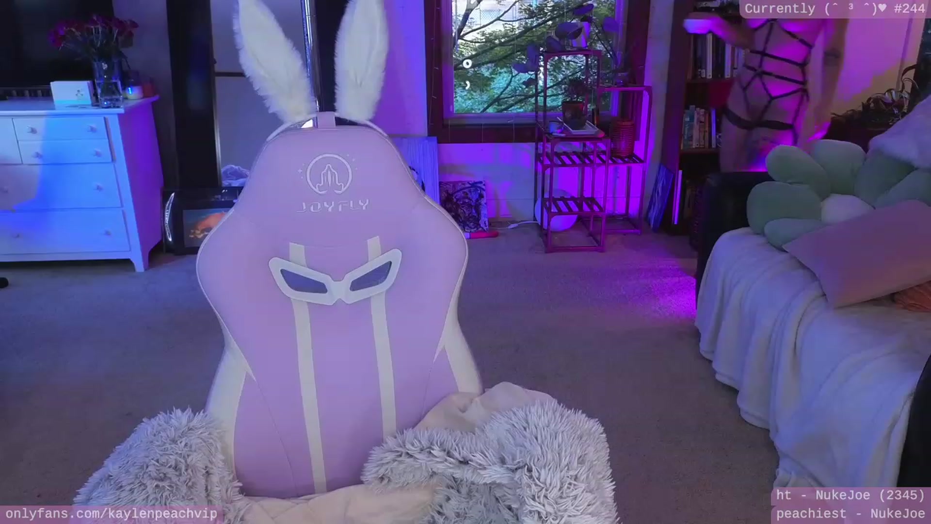 Gallery image thumbnail from KaylenPeach's myfreecams stream on, 05/26/2023, 04:37 image 8 of 20