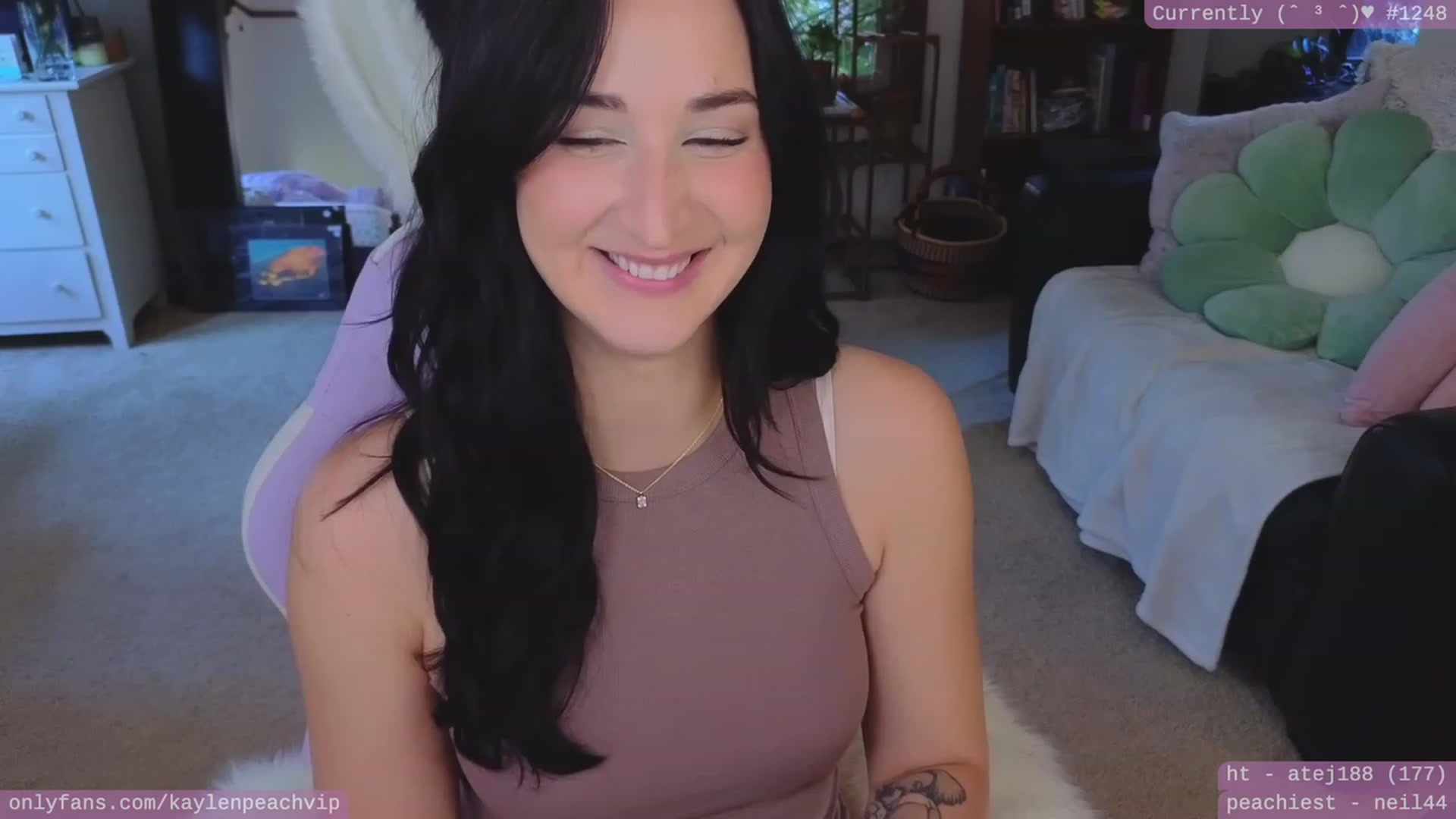 Gallery image thumbnail from KaylenPeach's myfreecams stream on, 06/02/2023, 02:57 image 6 of 20