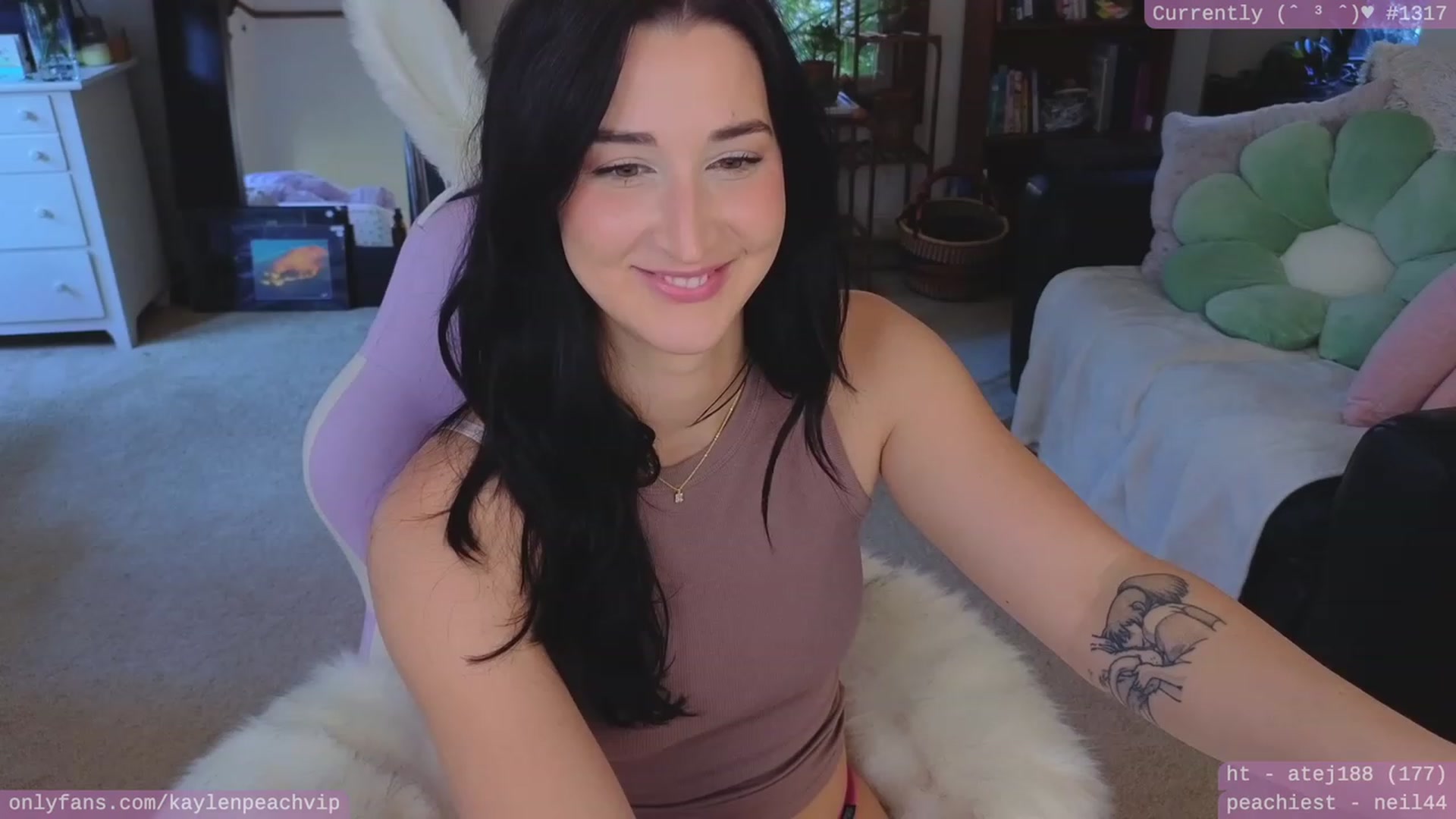 Gallery image thumbnail from KaylenPeach's myfreecams stream on, 06/02/2023, 02:57 image 5 of 20