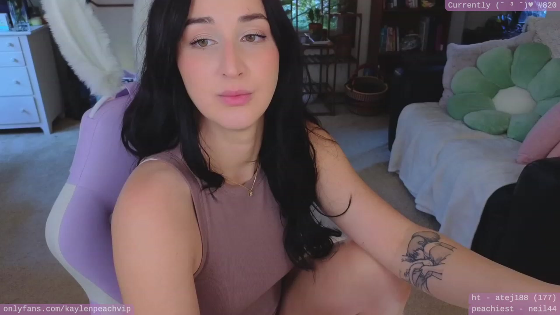 Gallery image thumbnail from KaylenPeach's myfreecams stream on, 06/02/2023, 02:57 image 10 of 20