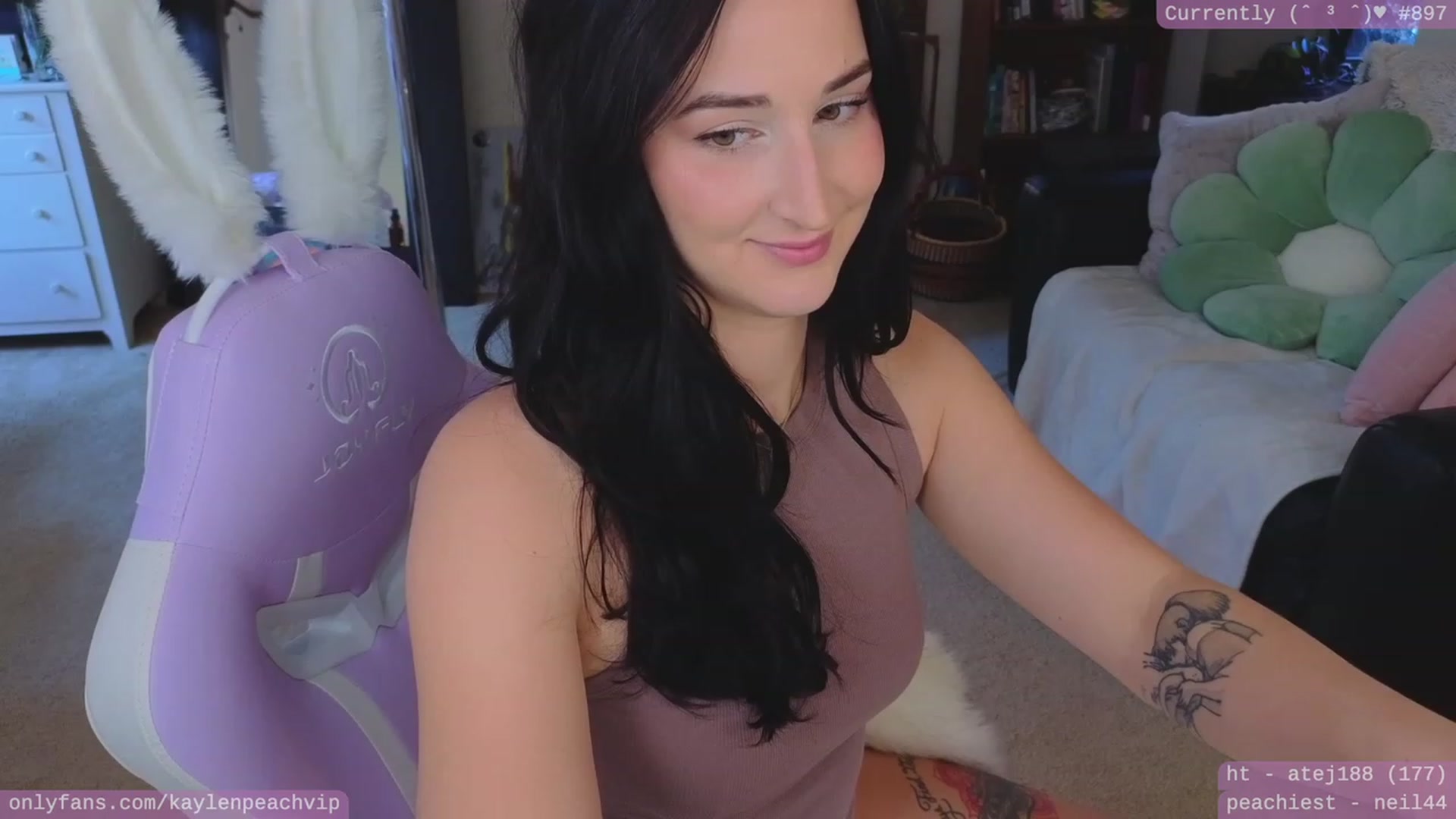 Gallery image thumbnail from KaylenPeach's myfreecams stream on, 06/02/2023, 02:57 image 9 of 20