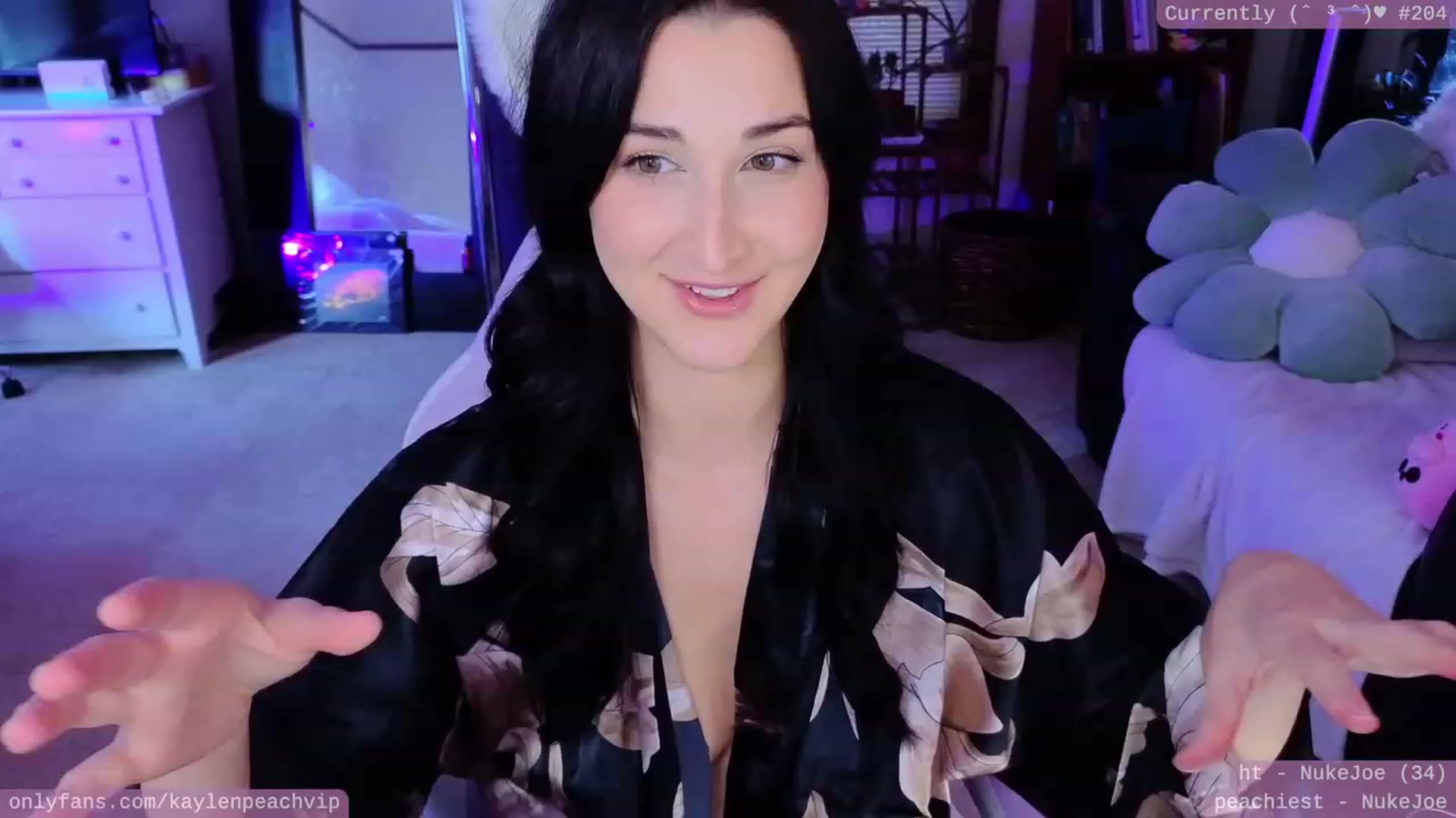 Gallery image thumbnail from KaylenPeach's myfreecams stream on, 06/13/2023, 02:46 image 1 of 20