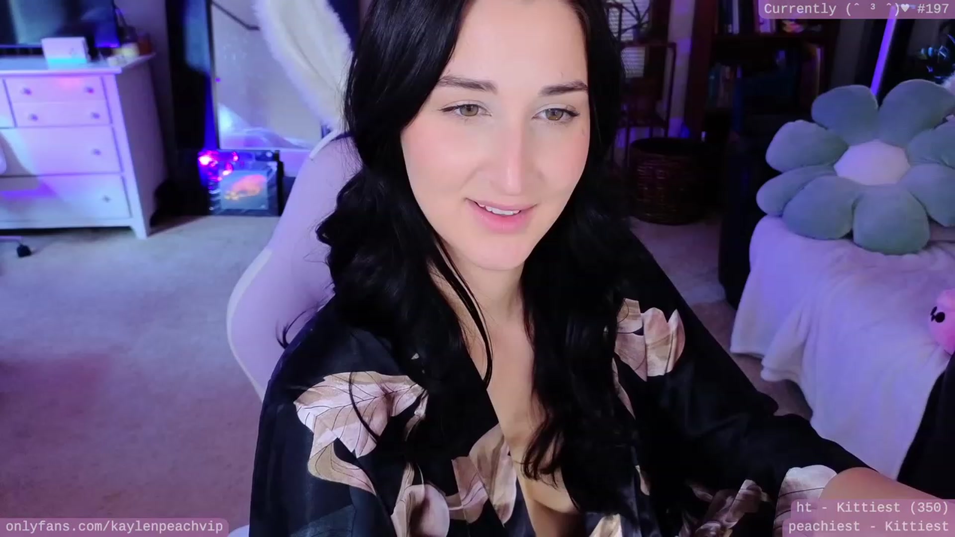 Gallery image thumbnail from KaylenPeach's myfreecams stream on, 06/13/2023, 02:46 image 10 of 20