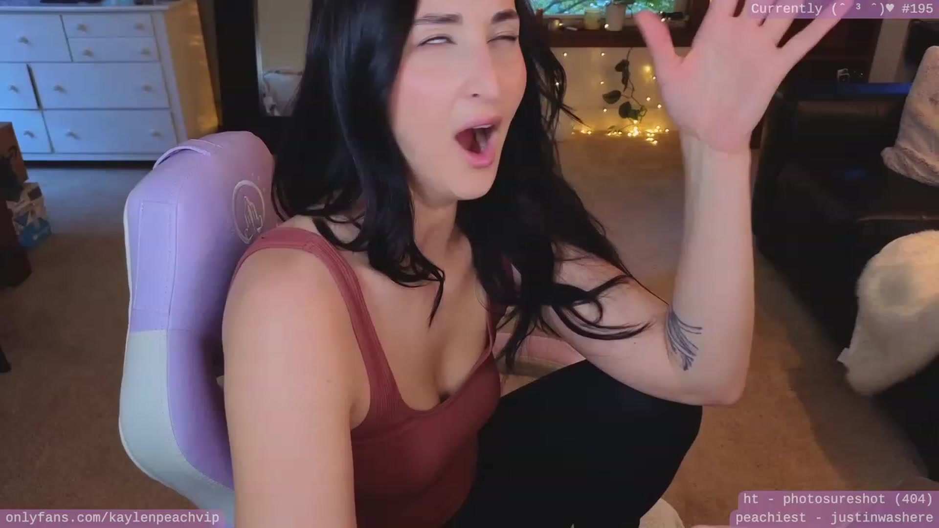 Gallery image thumbnail from KaylenPeach's myfreecams stream on, 06/23/2023, 03:01 image 7 of 20