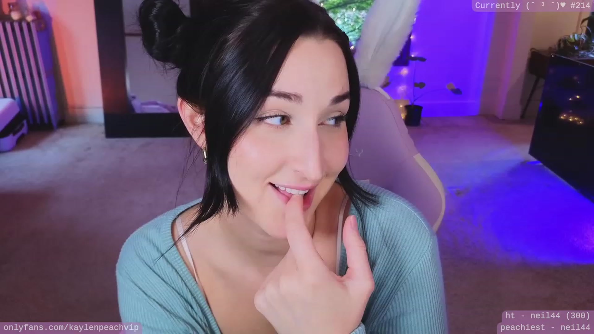 Gallery image thumbnail from KaylenPeach's myfreecams stream on, 06/27/2023, 01:59 image 3 of 20
