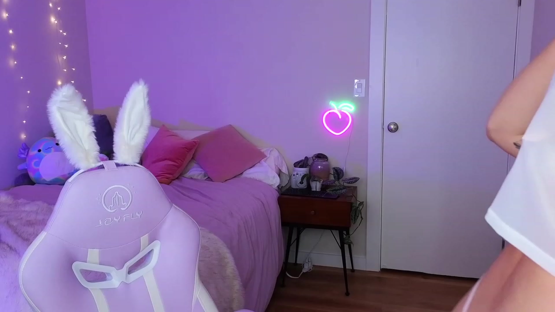Gallery image thumbnail from KaylenPeach's myfreecams stream on, 07/25/2023, 02:33 image 3 of 20
