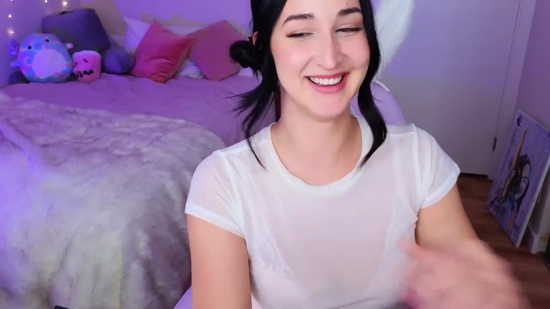 Gallery image thumbnail from KaylenPeach's myfreecams stream on, 07/25/2023, 02:33 image 6 of 20