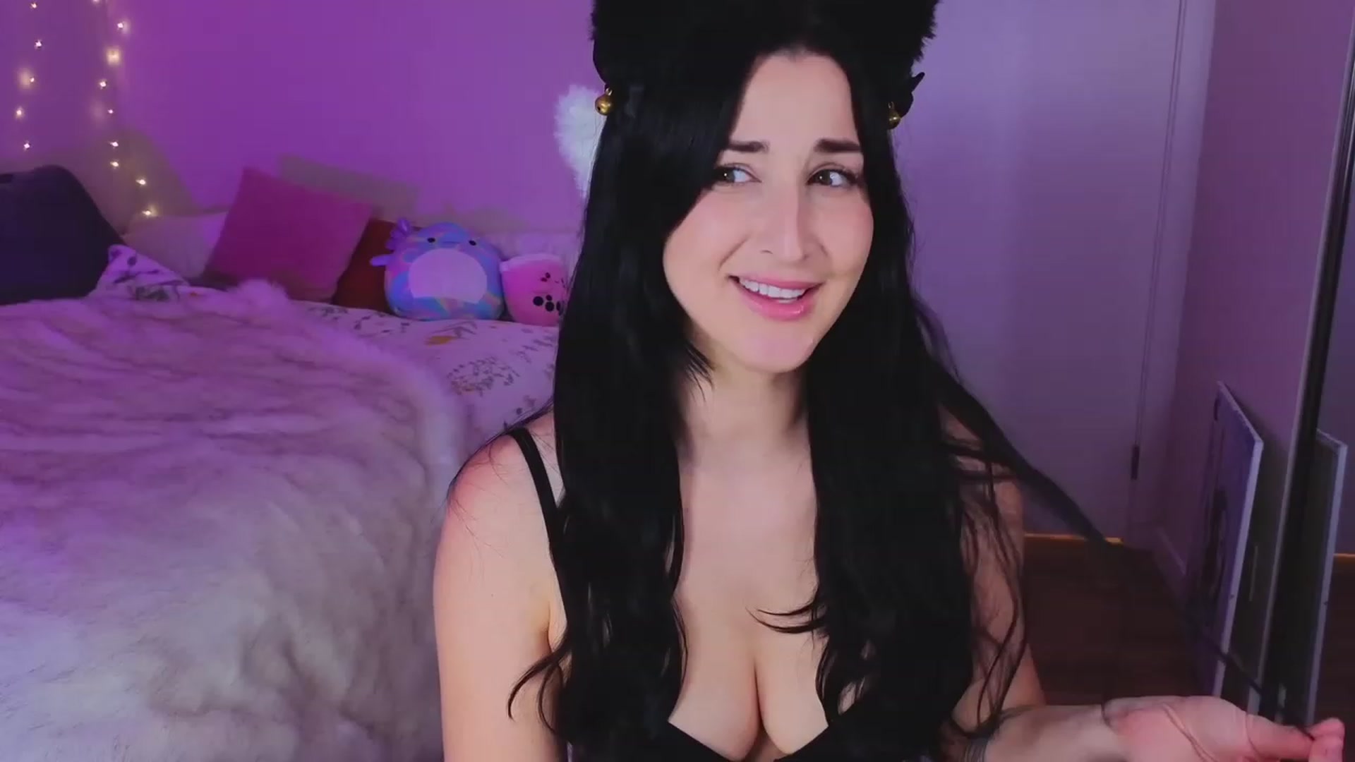 Gallery image thumbnail from KaylenPeach's myfreecams stream on, 08/11/2023, 03:56 image 7 of 20