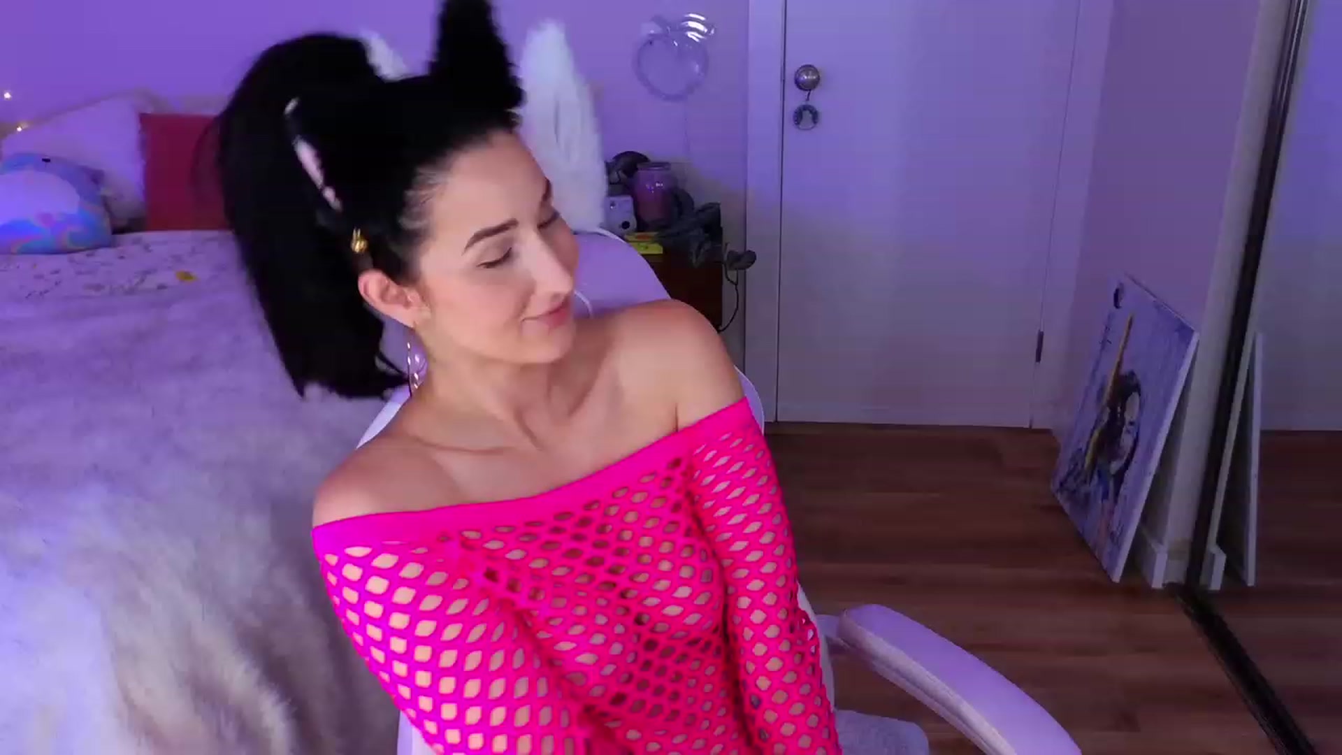 Gallery image thumbnail from KaylenPeach's myfreecams stream on, 08/16/2023, 04:35 image 3 of 20