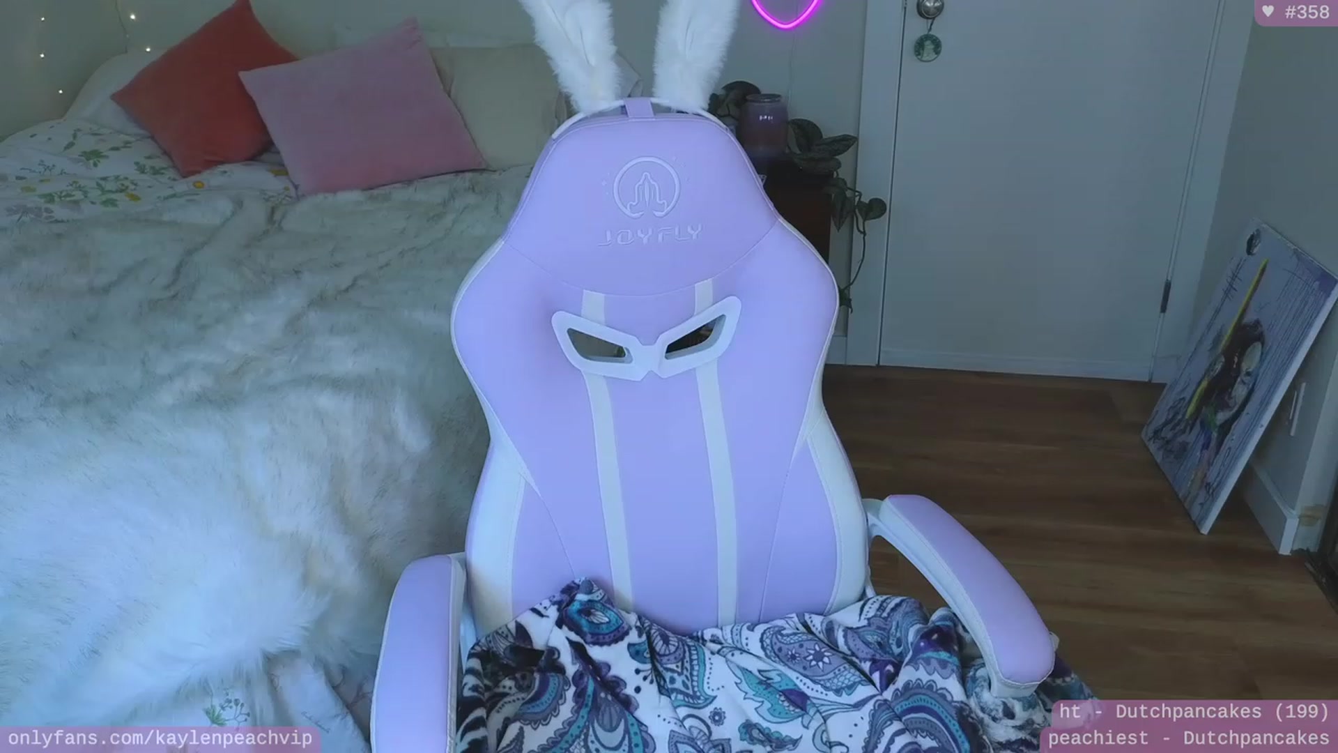 Gallery image thumbnail from KaylenPeach's myfreecams stream on, 08/24/2023, 21:46 image 12 of 20