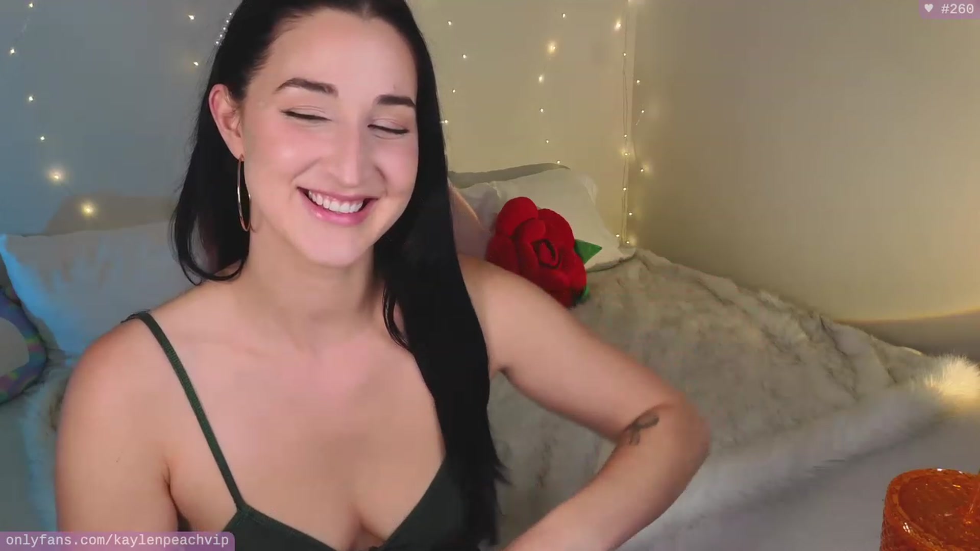 Gallery image thumbnail from KaylenPeach's myfreecams stream on, 09/19/2023, 07:00 image 18 of 20