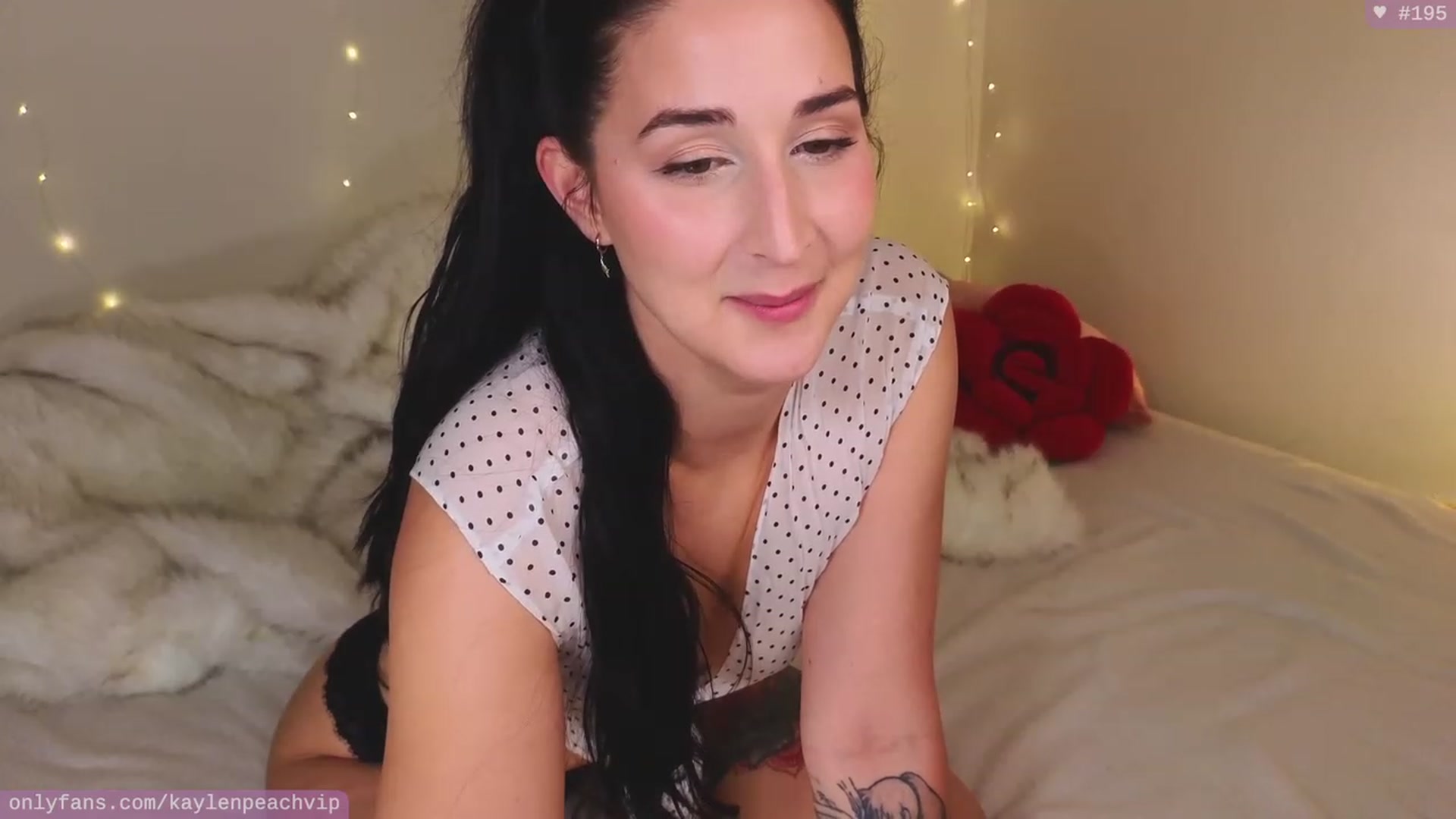 Gallery image thumbnail from KaylenPeach's myfreecams stream on, 09/20/2023, 03:35 image 6 of 20