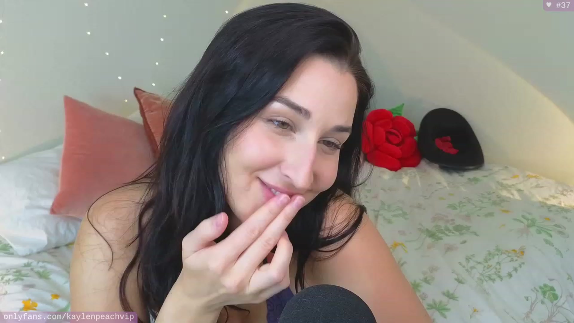 Gallery image thumbnail from KaylenPeach's myfreecams stream on, 10/03/2023, 19:46 image 11 of 20