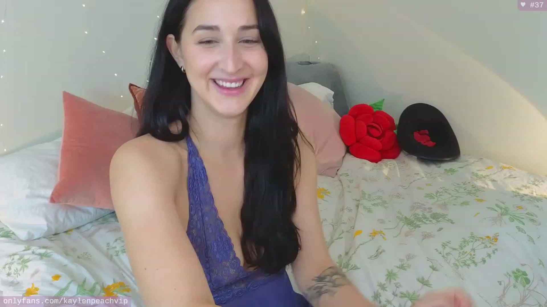 Gallery image thumbnail from KaylenPeach's myfreecams stream on, 10/03/2023, 19:46 image 5 of 20