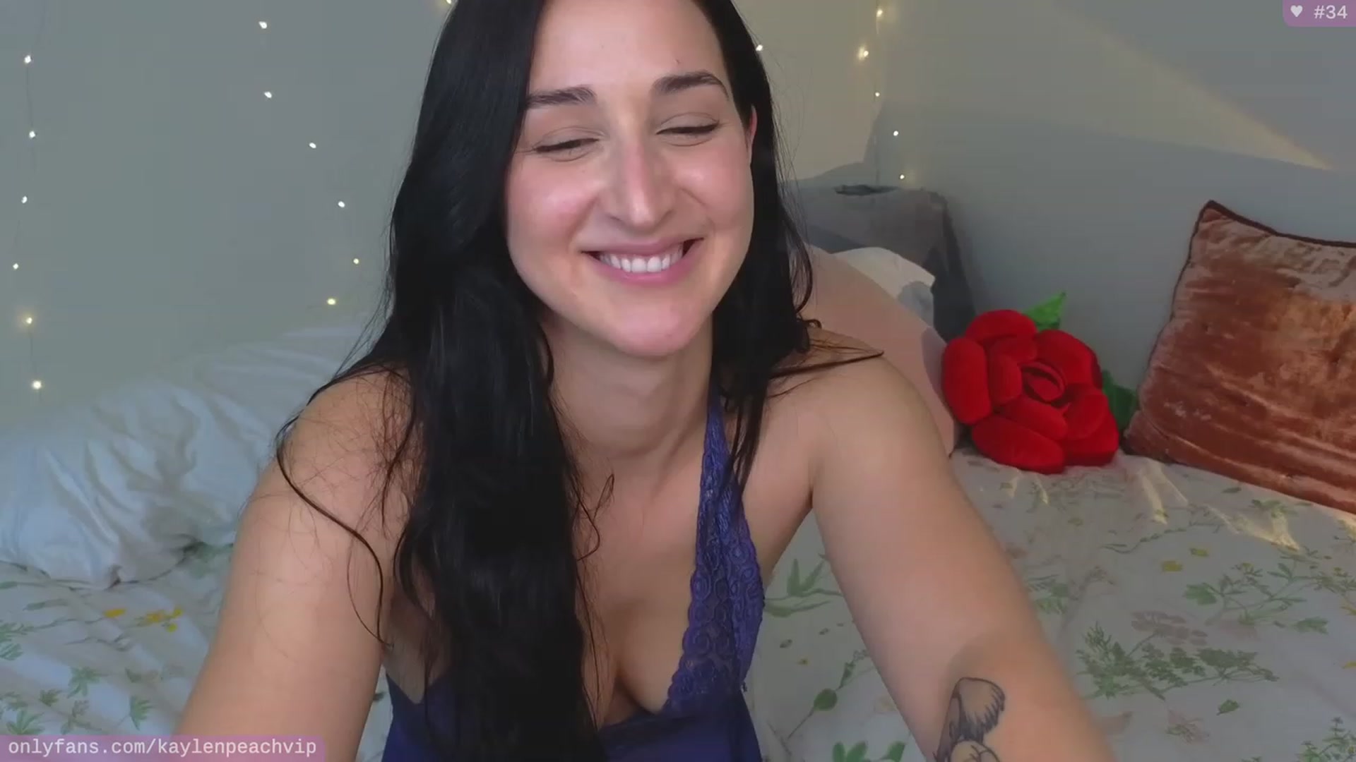Gallery image thumbnail from KaylenPeach's myfreecams stream on, 10/03/2023, 21:55 image 15 of 20
