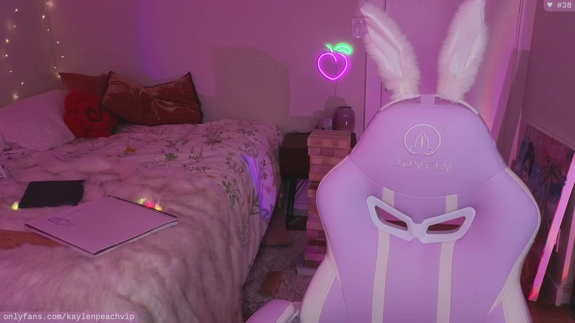 Gallery image thumbnail from KaylenPeach's myfreecams stream on, 10/07/2023, 05:14 image 7 of 20