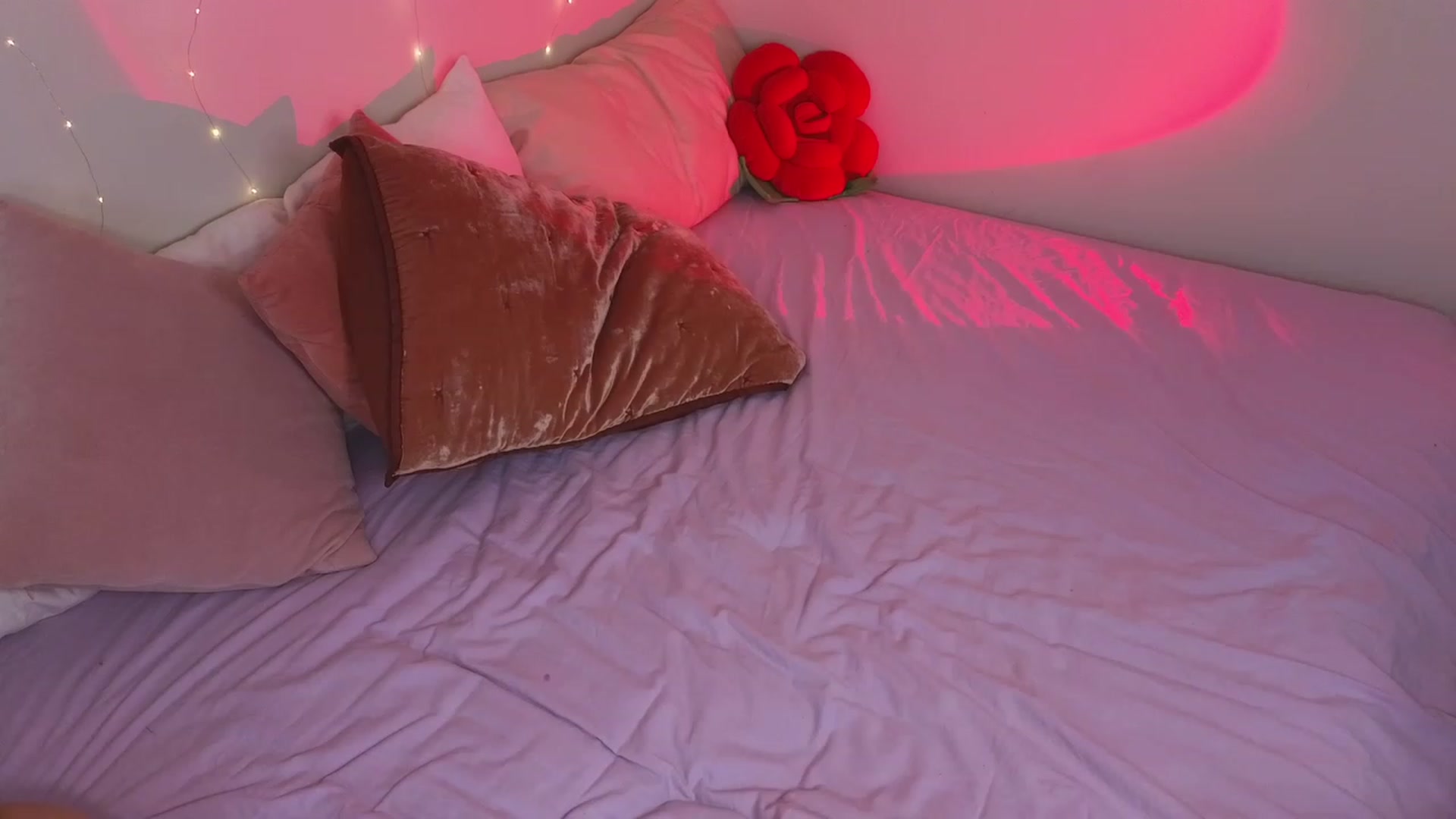 Gallery image thumbnail from KaylenPeach's myfreecams stream on, 10/14/2023, 24:56 image 5 of 20