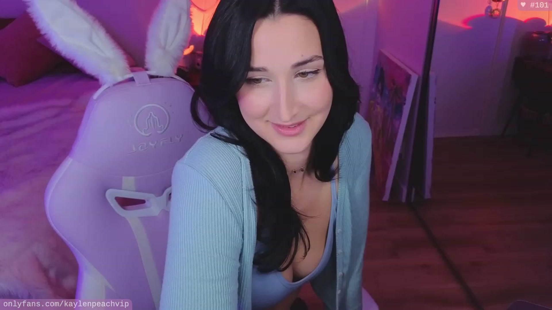 Gallery image thumbnail from KaylenPeach's myfreecams stream on, 10/17/2023, 02:40 image 3 of 20