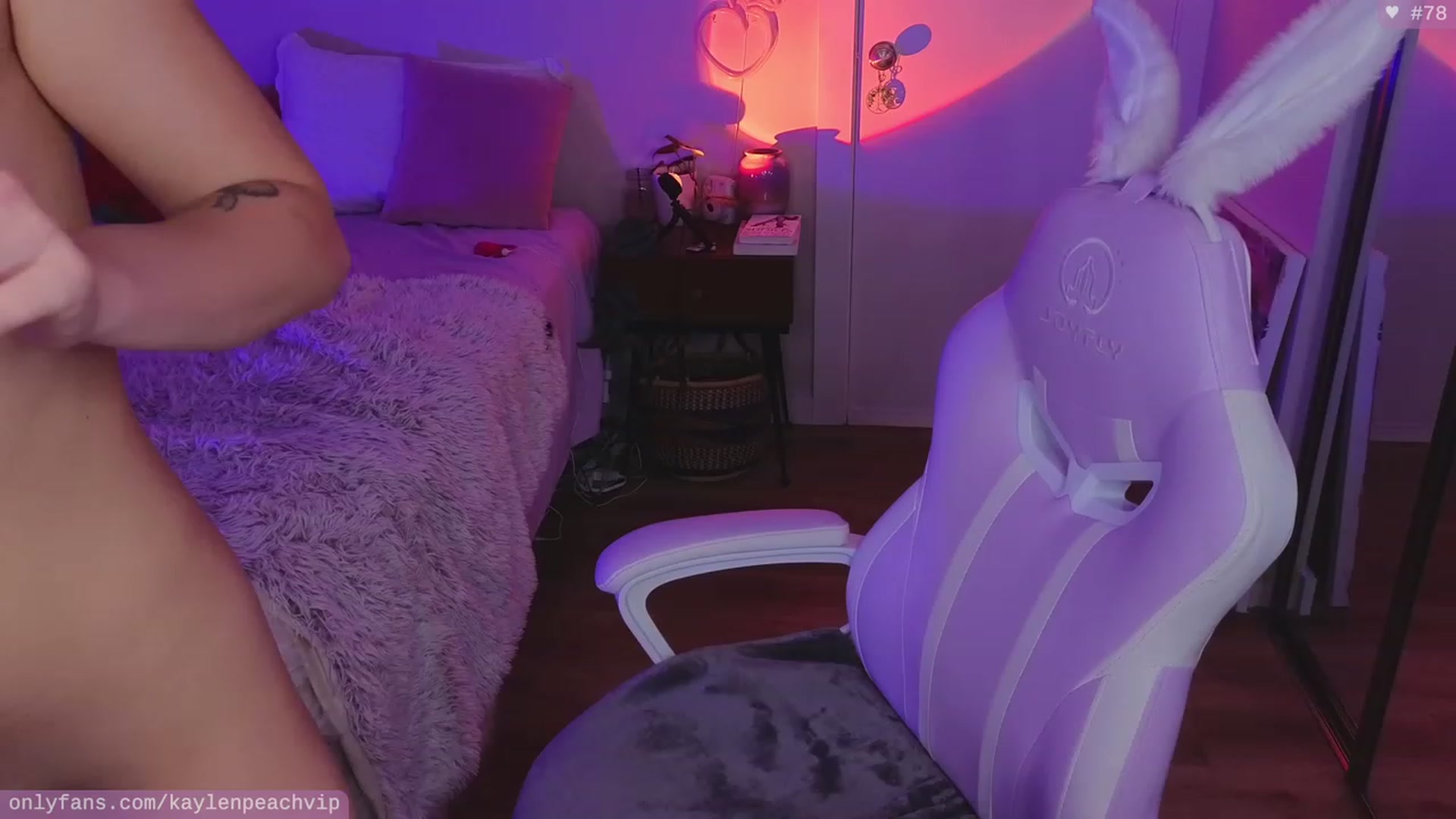 Gallery image thumbnail from KaylenPeach's myfreecams stream on, 10/24/2023, 05:07 image 12 of 20