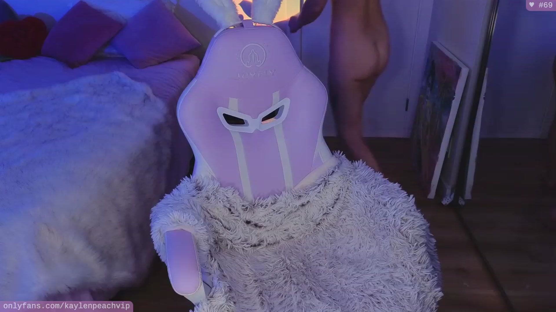 Gallery image thumbnail from KaylenPeach's myfreecams stream on, 10/26/2023, 03:44 image 16 of 20
